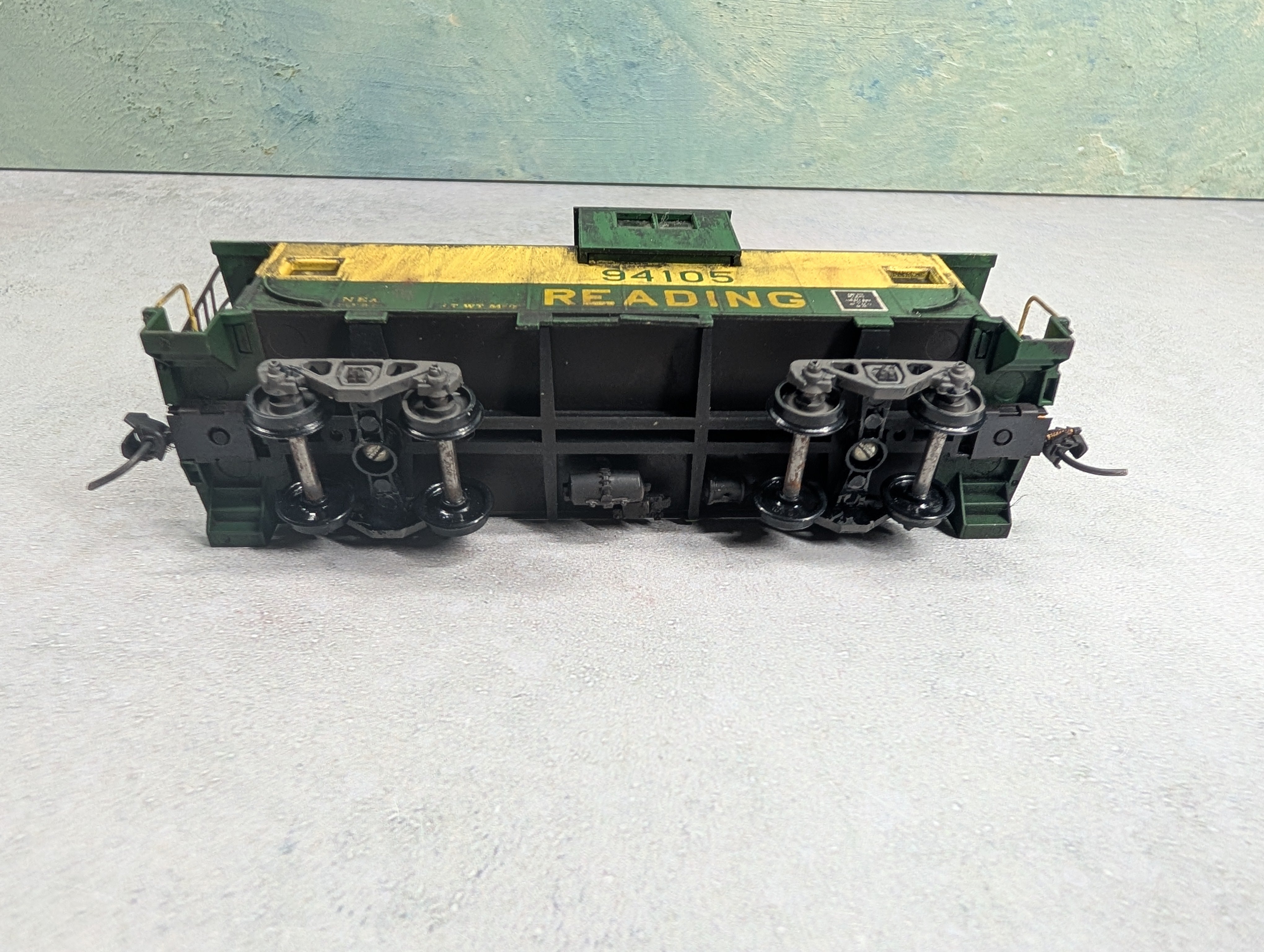 USED Athearn HO Scale Caboose Reading #94105 Weathered