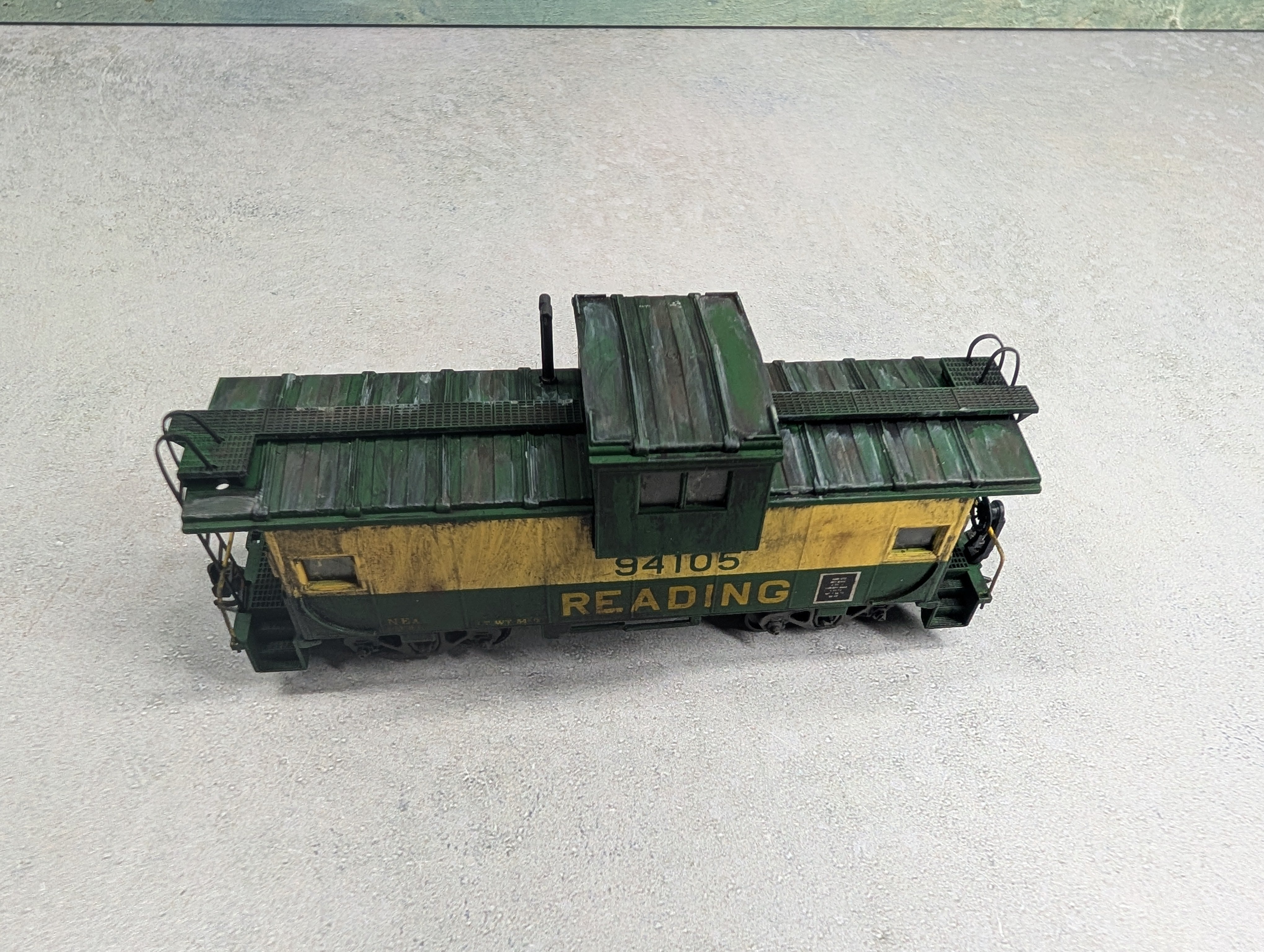 USED Athearn HO Scale Caboose Reading #94105 Weathered