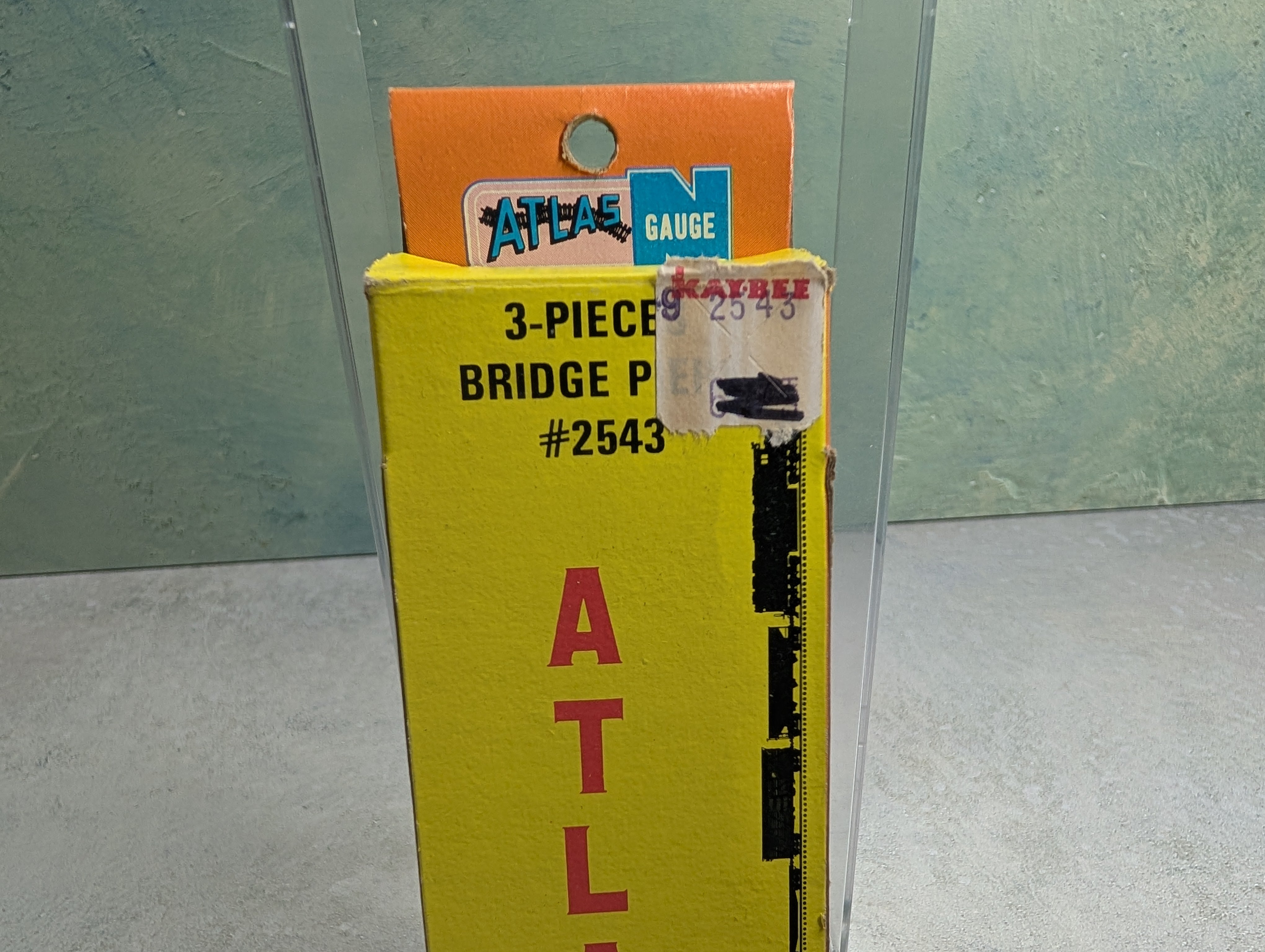 Atlas 2543 N Scale 3 Piece Bridge Piers