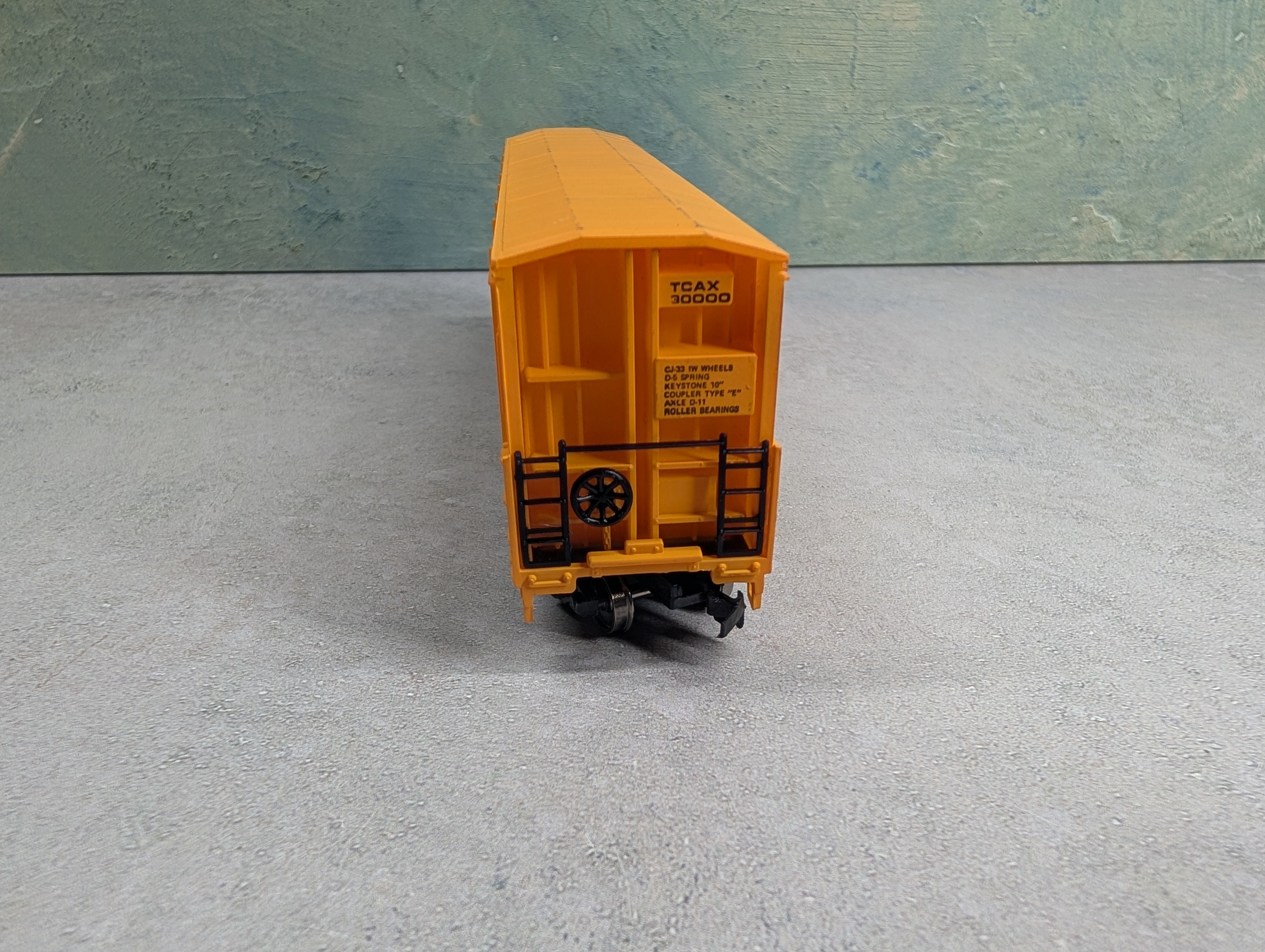 USED Life-Like HO Scale 54' Thrall Door Box Car TCAX 30000 Metal Wheels