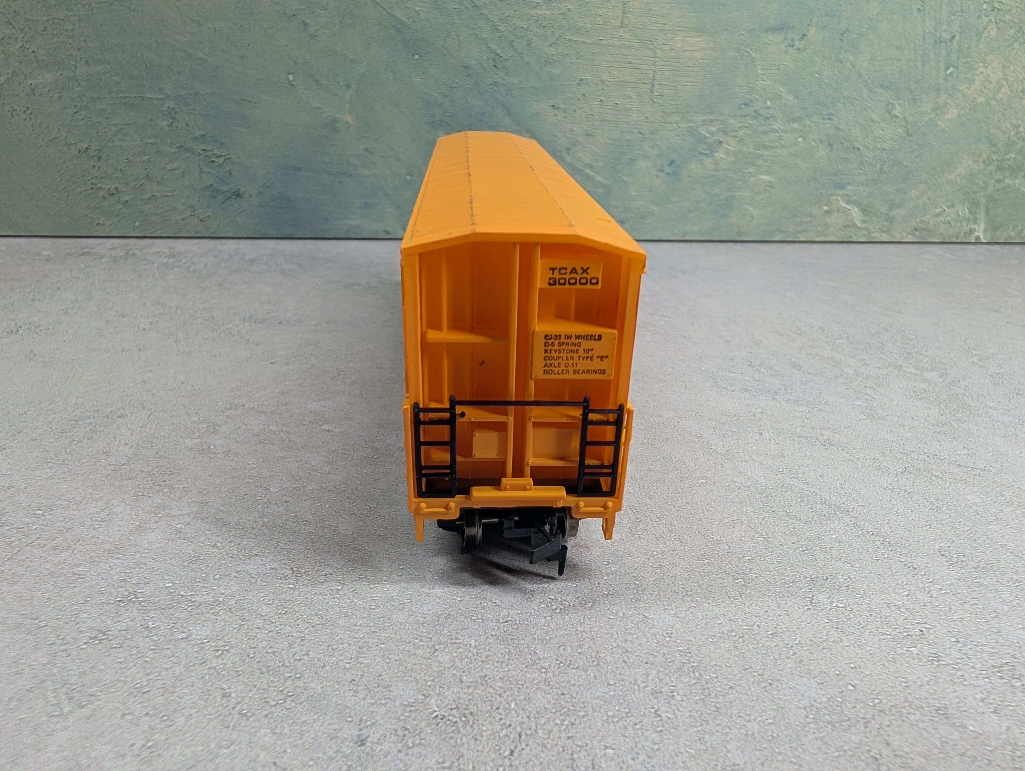 USED Life-Like HO Scale 54' Thrall Door Box Car TCAX 30000 Metal Wheels