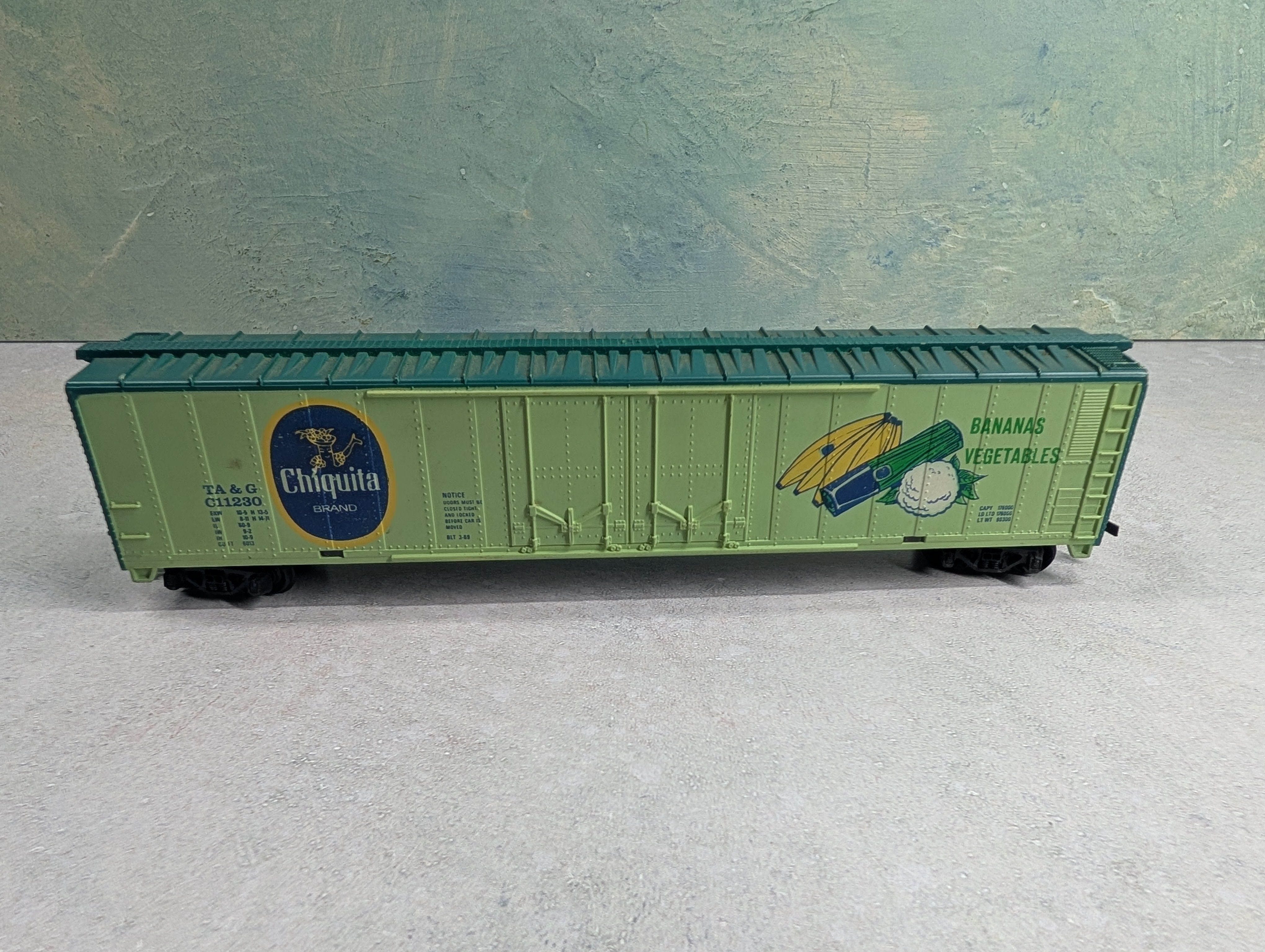 USED Tyco HO Scale 60' Billboard Box Car Chiquita TA&G #C11230