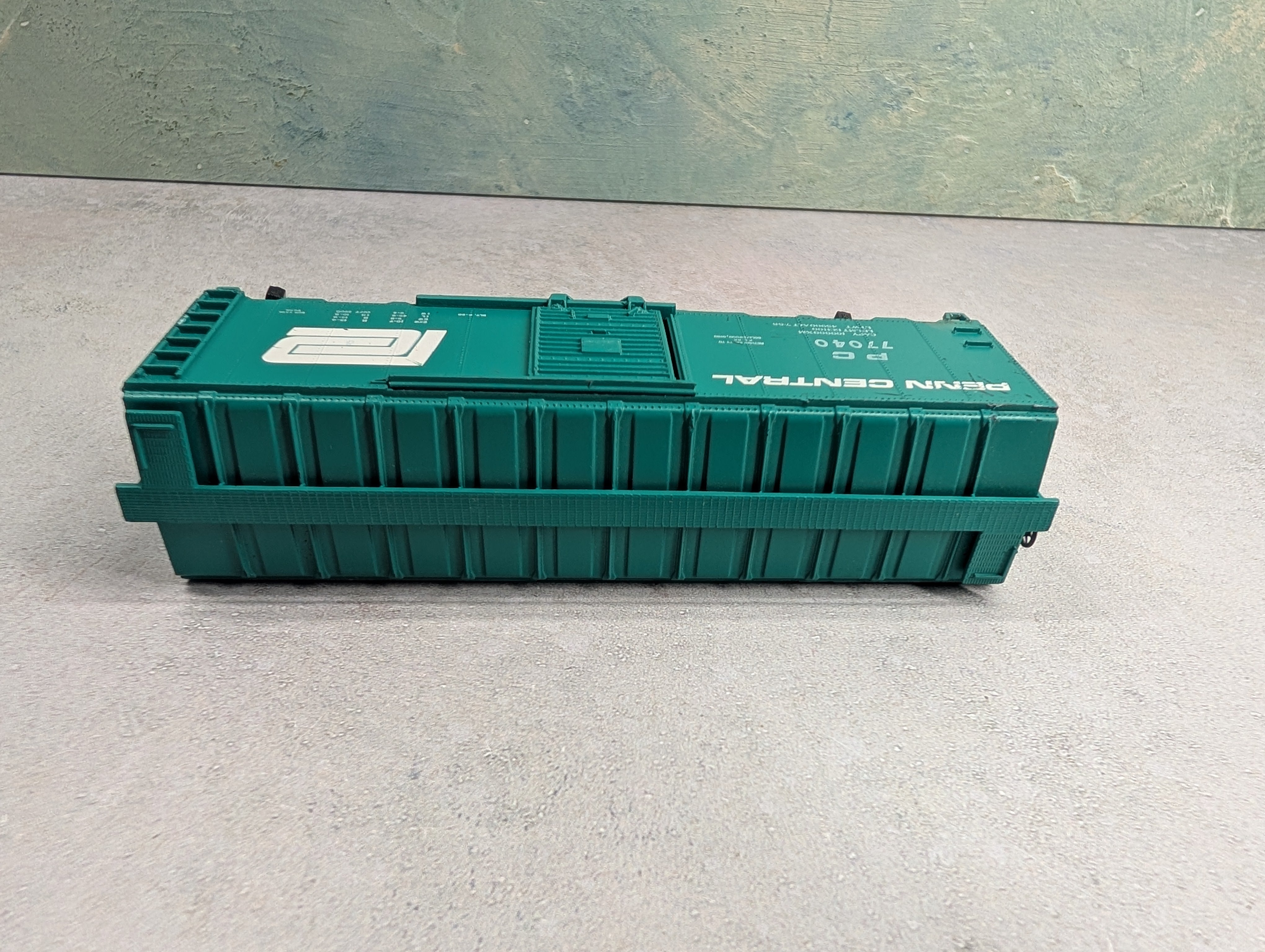 USED Athearn HO Scale 40' Box Car Penn Central PC #77040