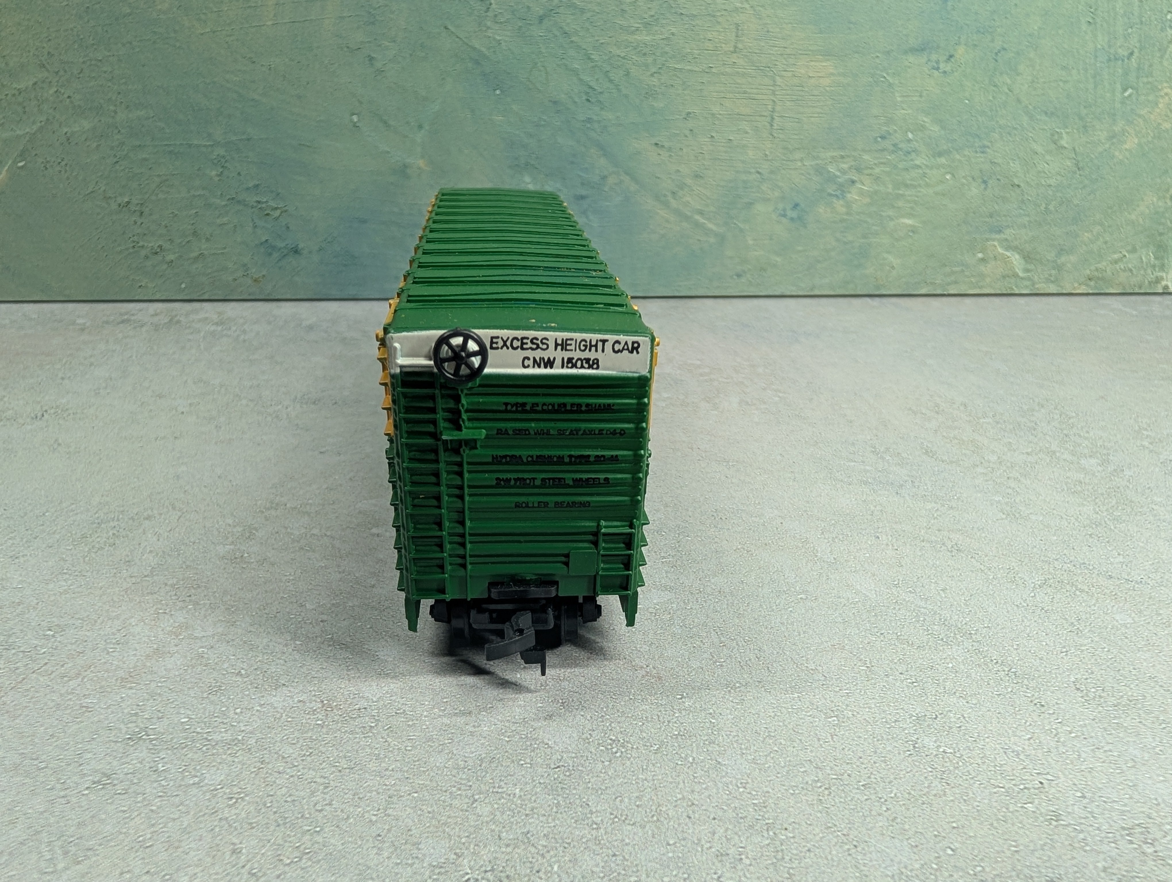 USED AHM HO Scale 50' Hydra-Cushion Cattle Stock Car Chicago & North Western CNW #15038