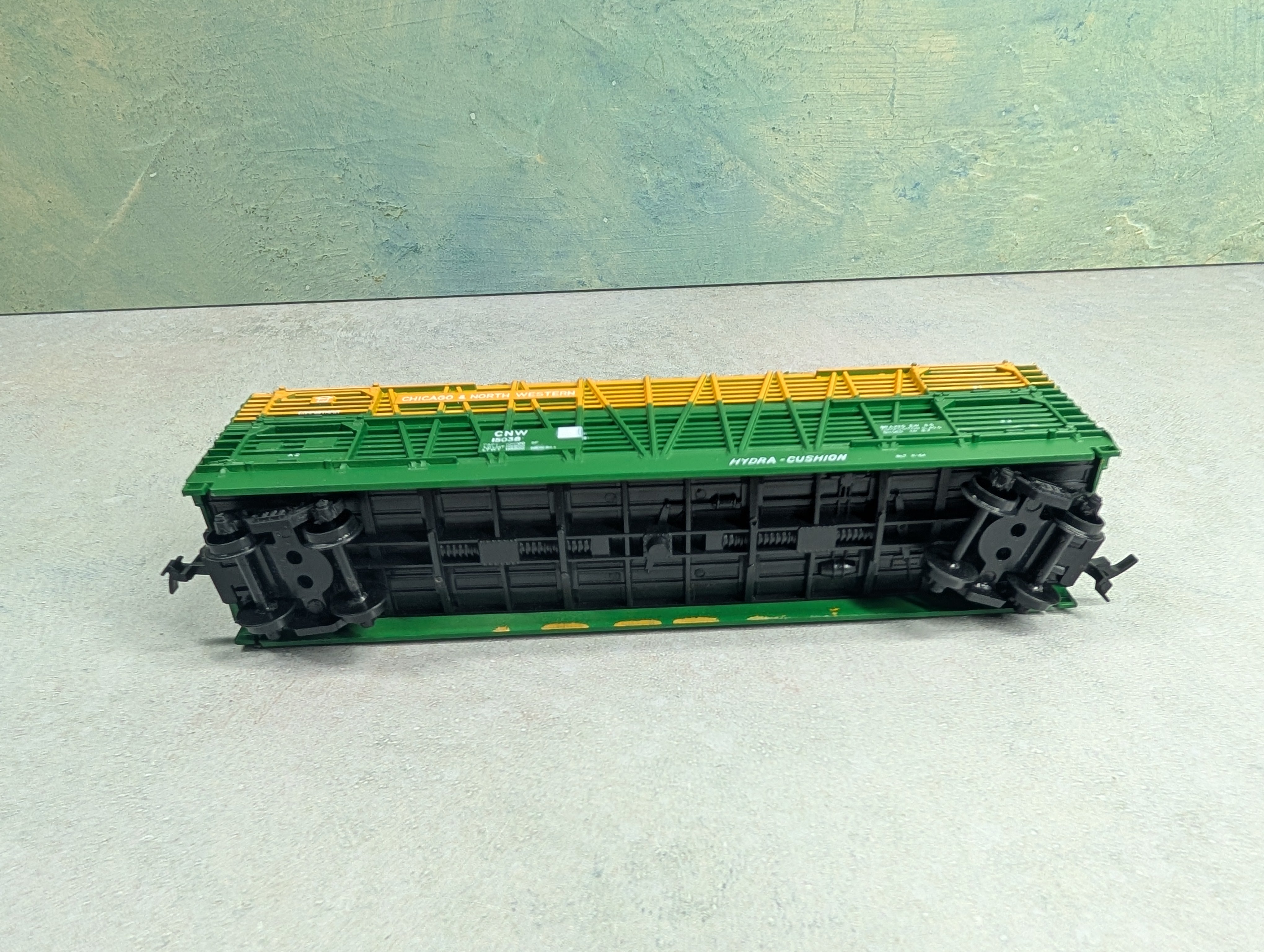 USED AHM HO Scale 50' Hydra-Cushion Cattle Stock Car Chicago & North Western CNW #15038