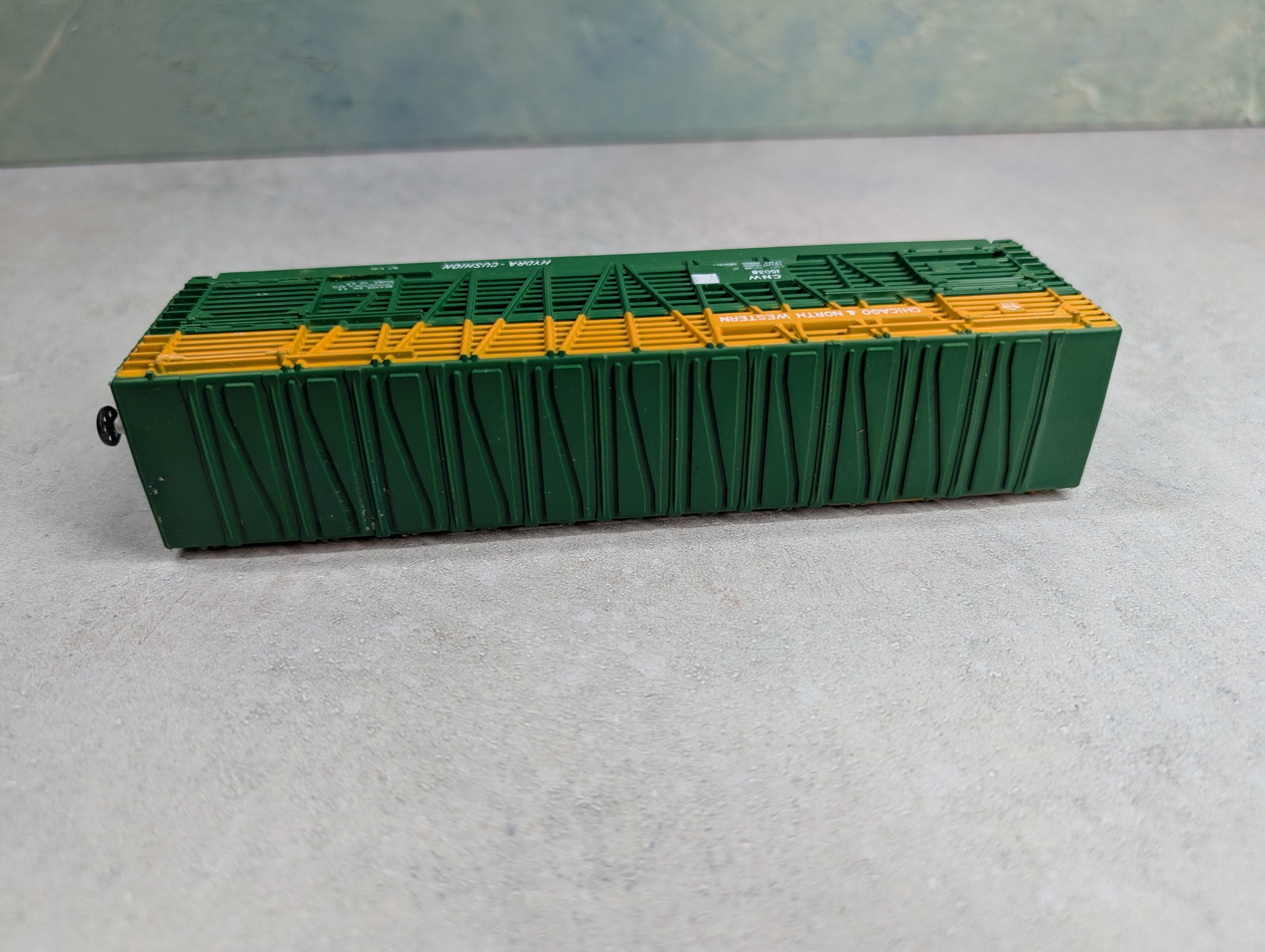 USED AHM HO Scale 50' Hydra-Cushion Cattle Stock Car Chicago & North Western CNW #15038