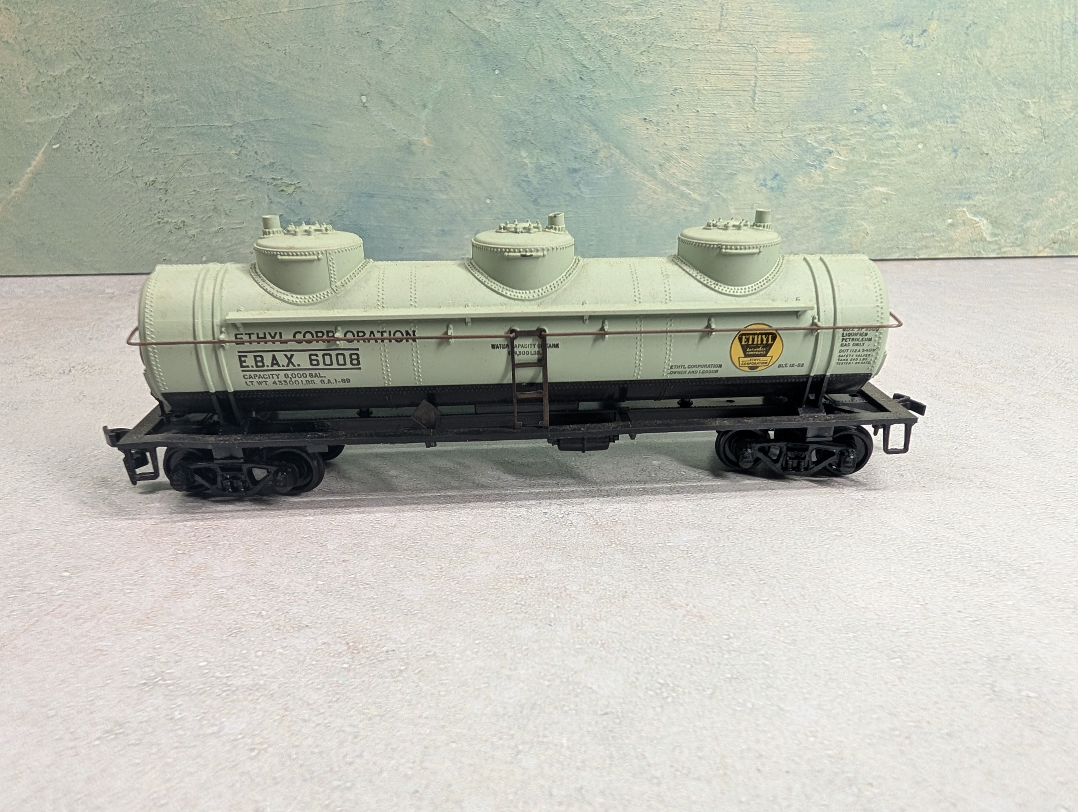 USED Athearn HO Scale 3 Dome Tank Car Ethyl Corporation EBAX #6008