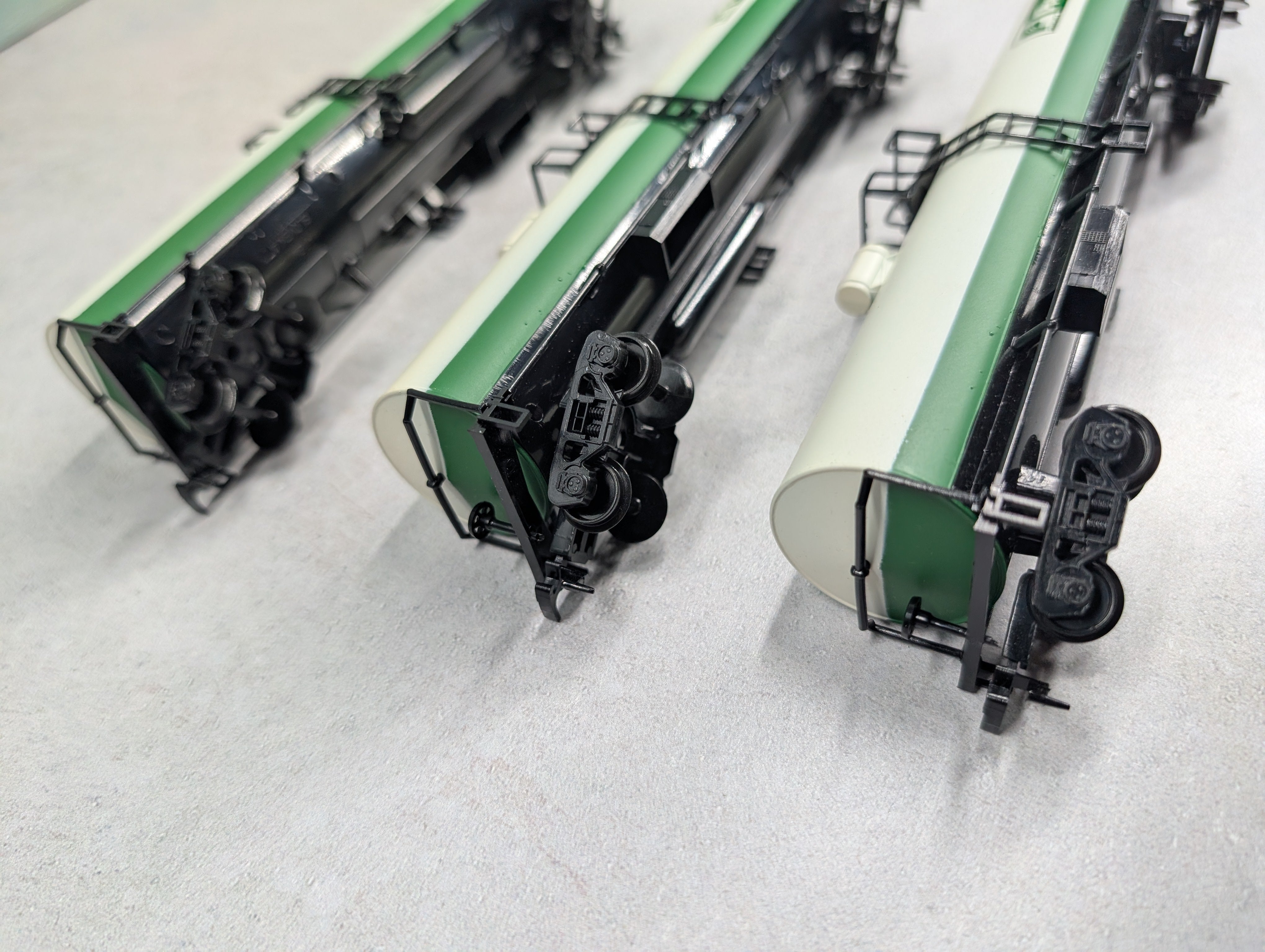 USED AHM HO Scale 50' Single Dome Tank Car Panduit (3 pcs)