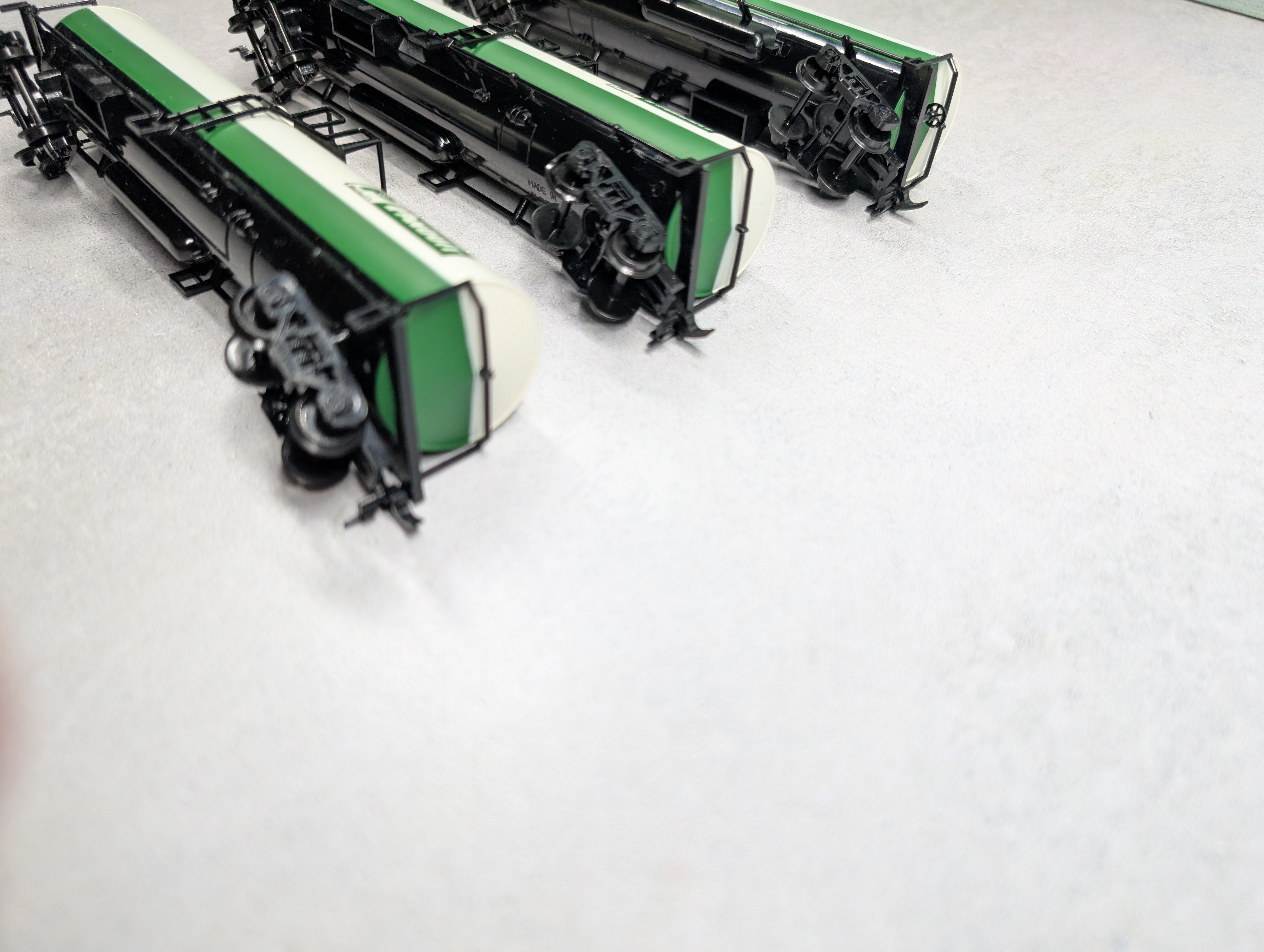 USED AHM HO Scale 50' Single Dome Tank Car Panduit (3 pcs)