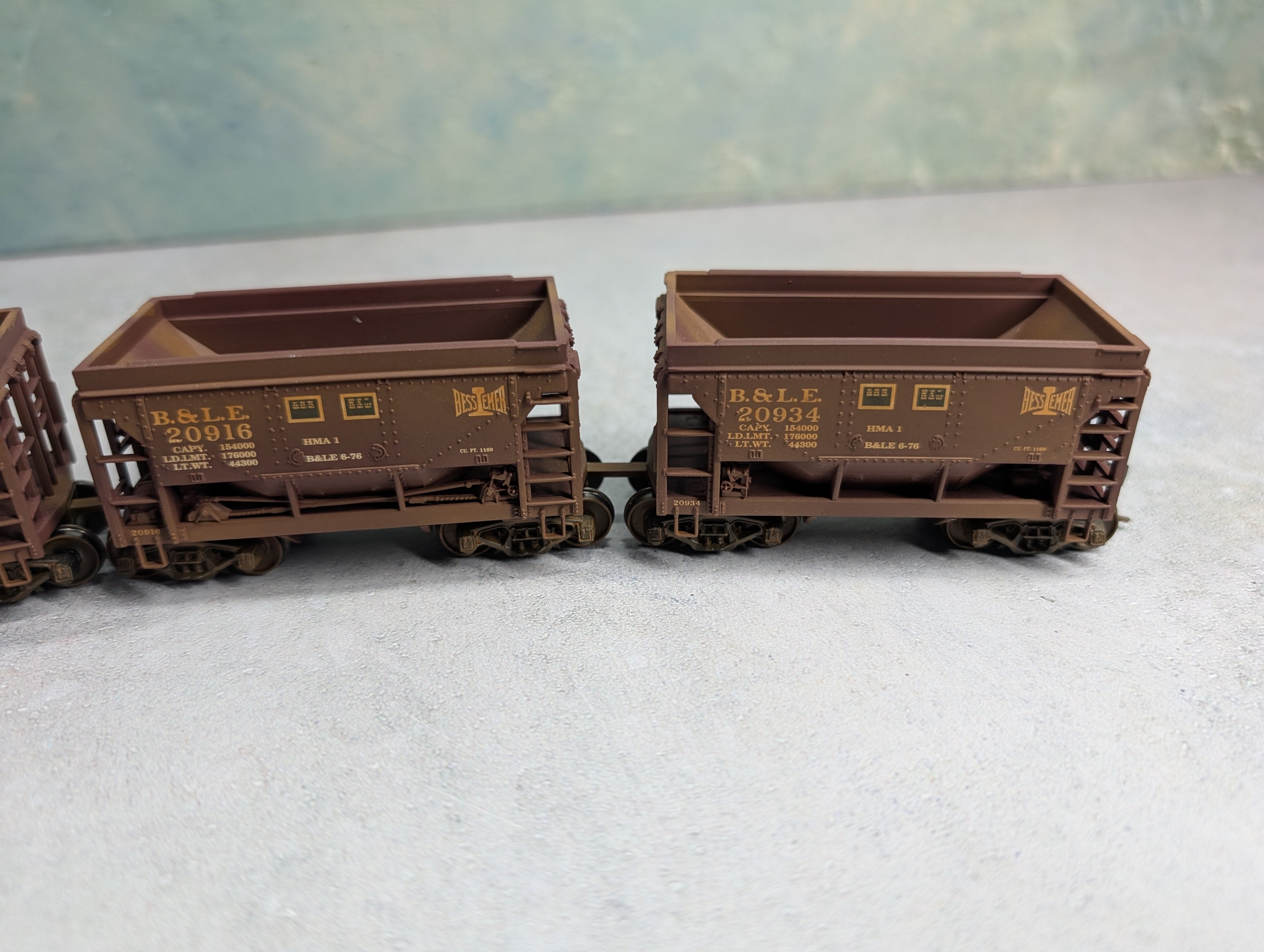 USED Walthers HO Scale 4 Unit Articulated Ore Car Set #1 Bessemer and Lake Erie Railroad B&LE #20934 Weathered