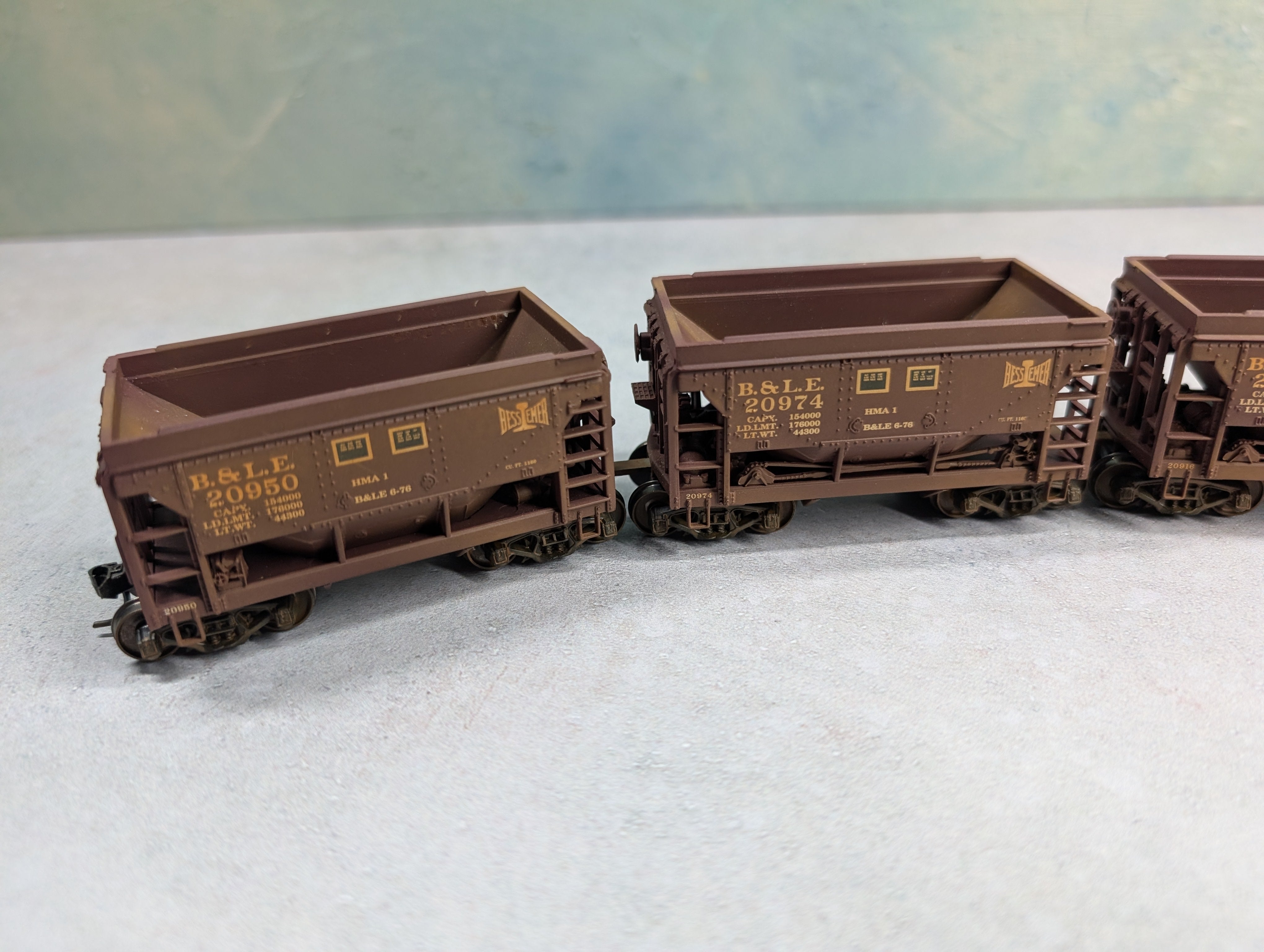 USED Walthers HO Scale 4 Unit Articulated Ore Car Set #1 Bessemer and Lake Erie Railroad B&LE #20934 Weathered