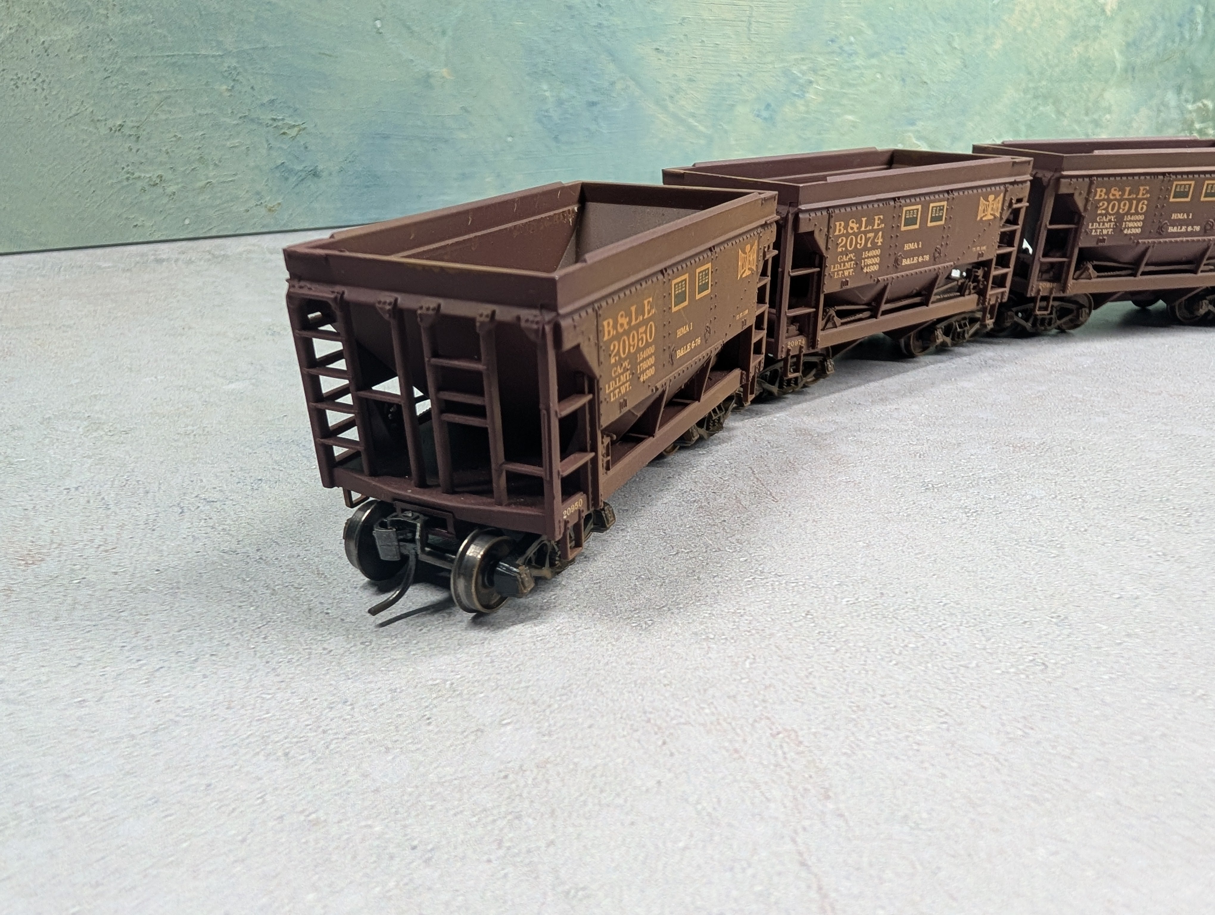 USED Walthers HO Scale 4 Unit Articulated Ore Car Set #1 Bessemer and Lake Erie Railroad B&LE #20934 Weathered