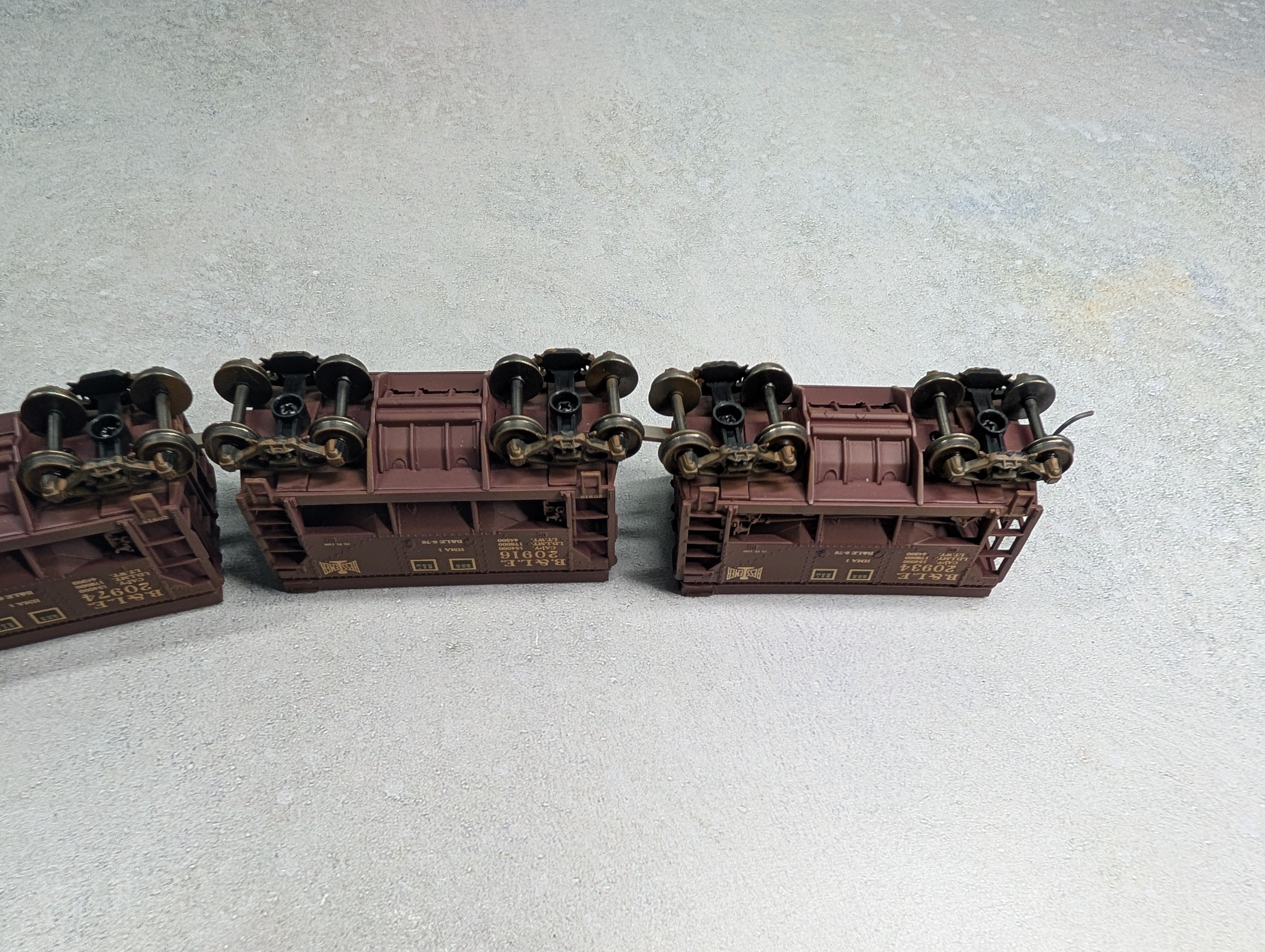 USED Walthers HO Scale 4 Unit Articulated Ore Car Set #1 Bessemer and Lake Erie Railroad B&LE #20934 Weathered