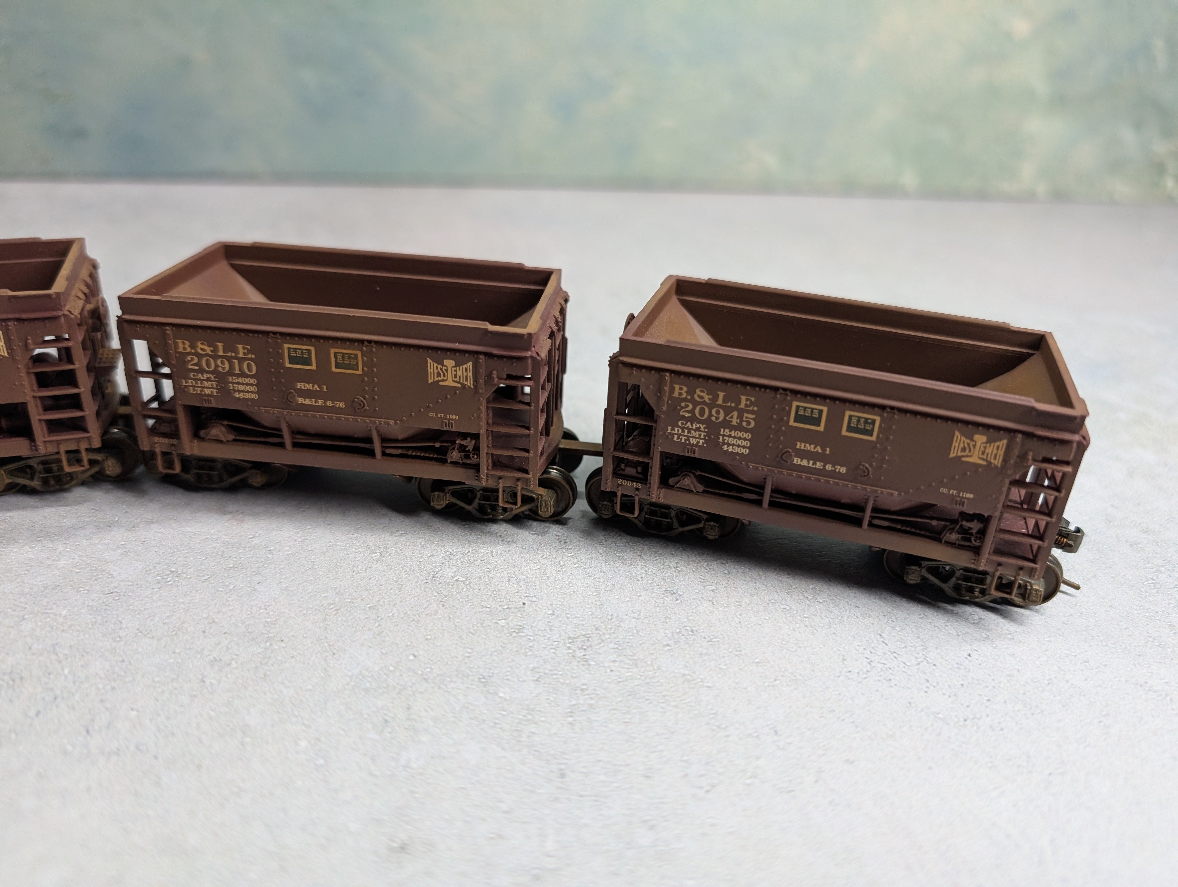 USED Walthers HO Scale 4 Unit Articulated Ore Car Set #2 Bessemer and Lake Erie Railroad B&LE #20934 Weathered