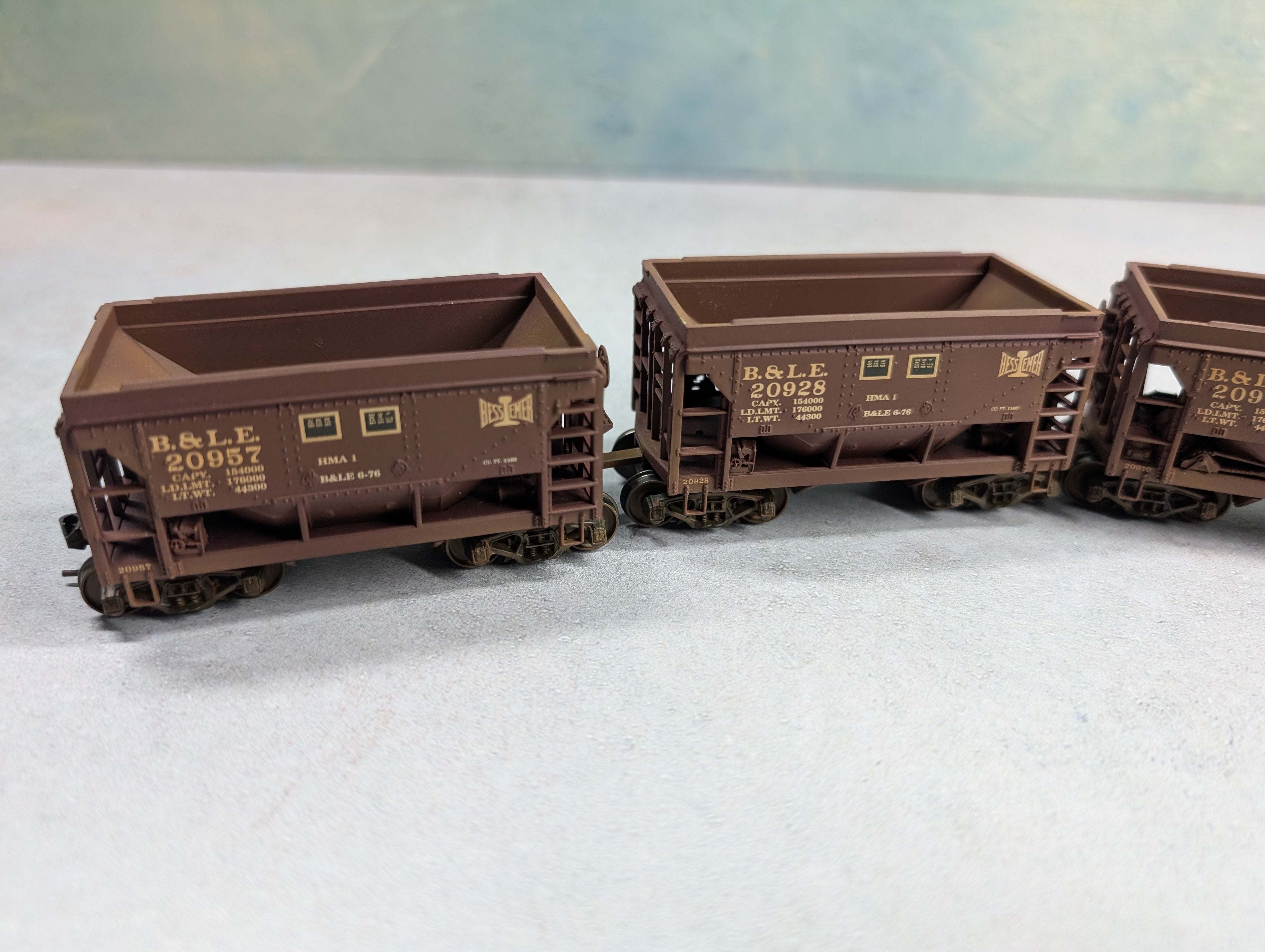 USED Walthers HO Scale 4 Unit Articulated Ore Car Set #2 Bessemer and Lake Erie Railroad B&LE #20934 Weathered