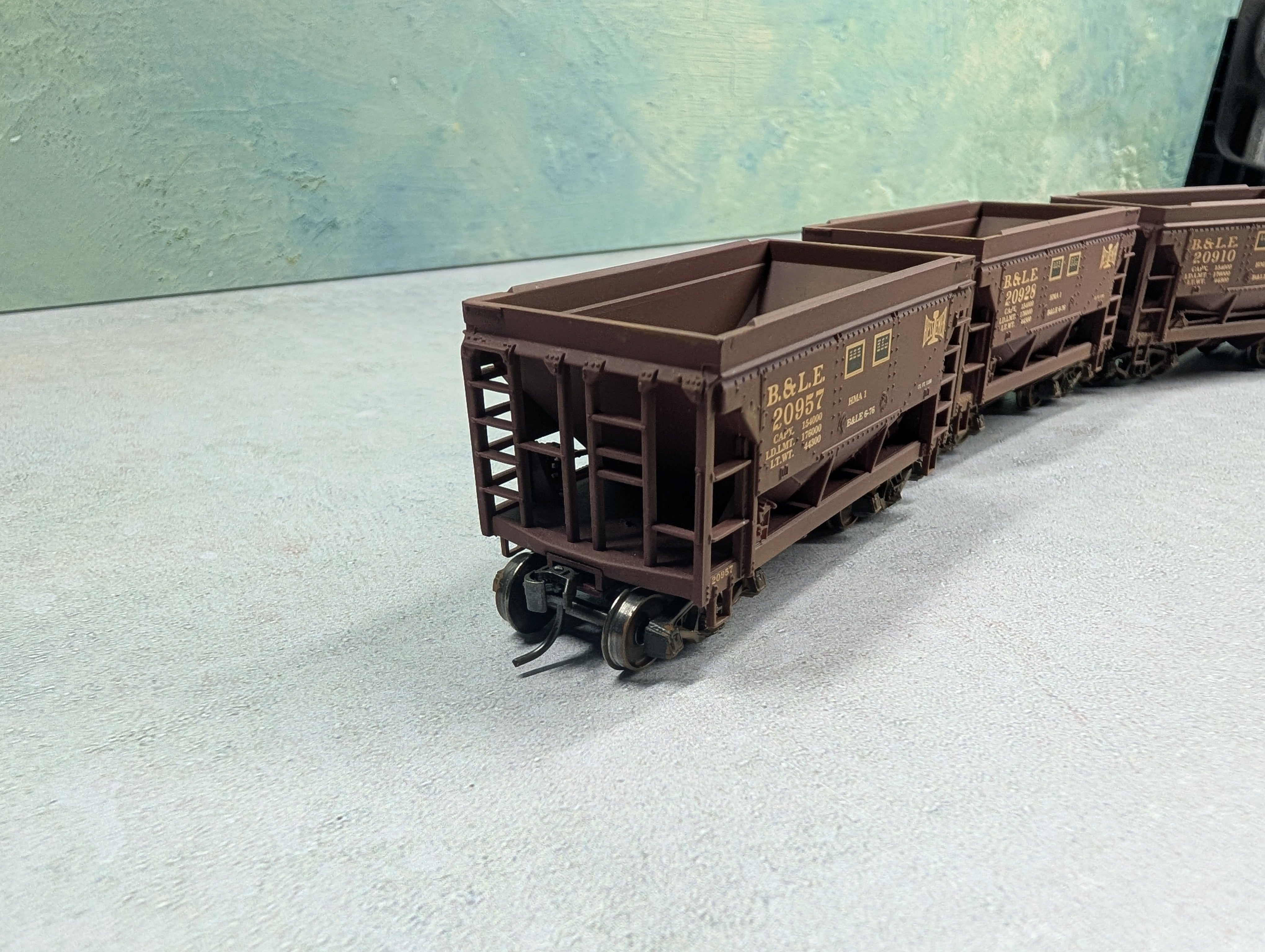 USED Walthers HO Scale 4 Unit Articulated Ore Car Set #2 Bessemer and Lake Erie Railroad B&LE #20934 Weathered