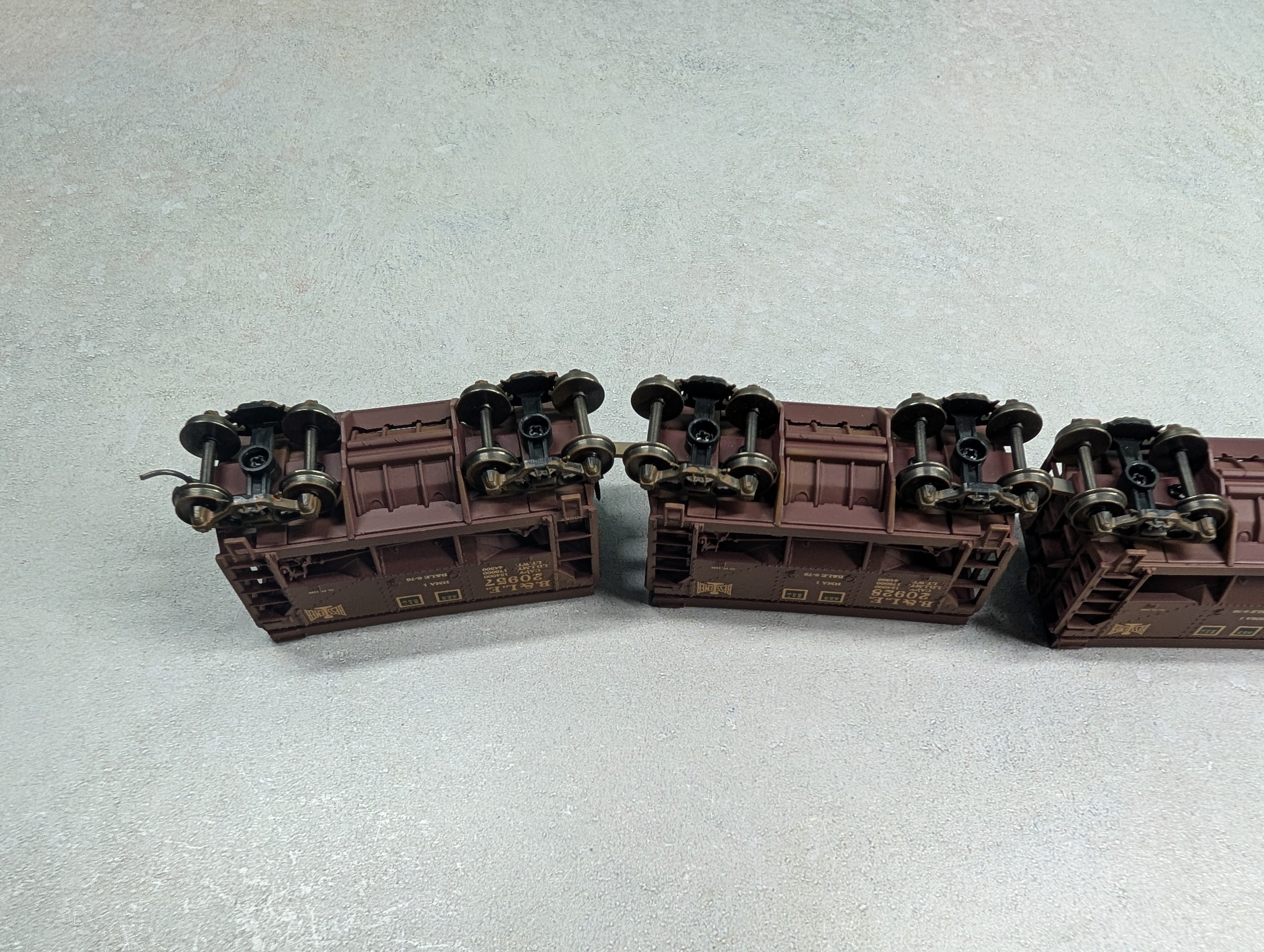 USED Walthers HO Scale 4 Unit Articulated Ore Car Set #2 Bessemer and Lake Erie Railroad B&LE #20934 Weathered
