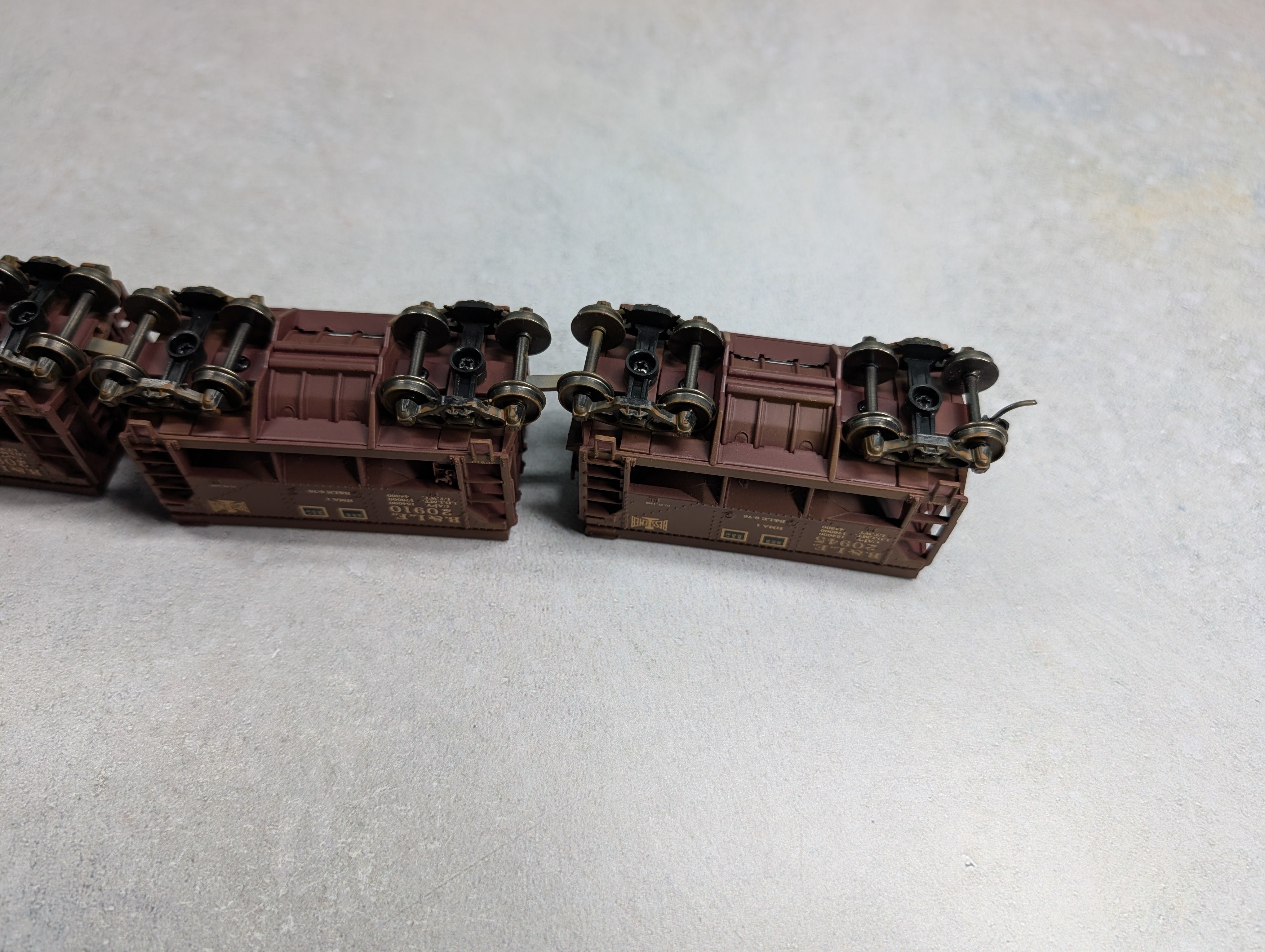 USED Walthers HO Scale 4 Unit Articulated Ore Car Set #2 Bessemer and Lake Erie Railroad B&LE #20934 Weathered