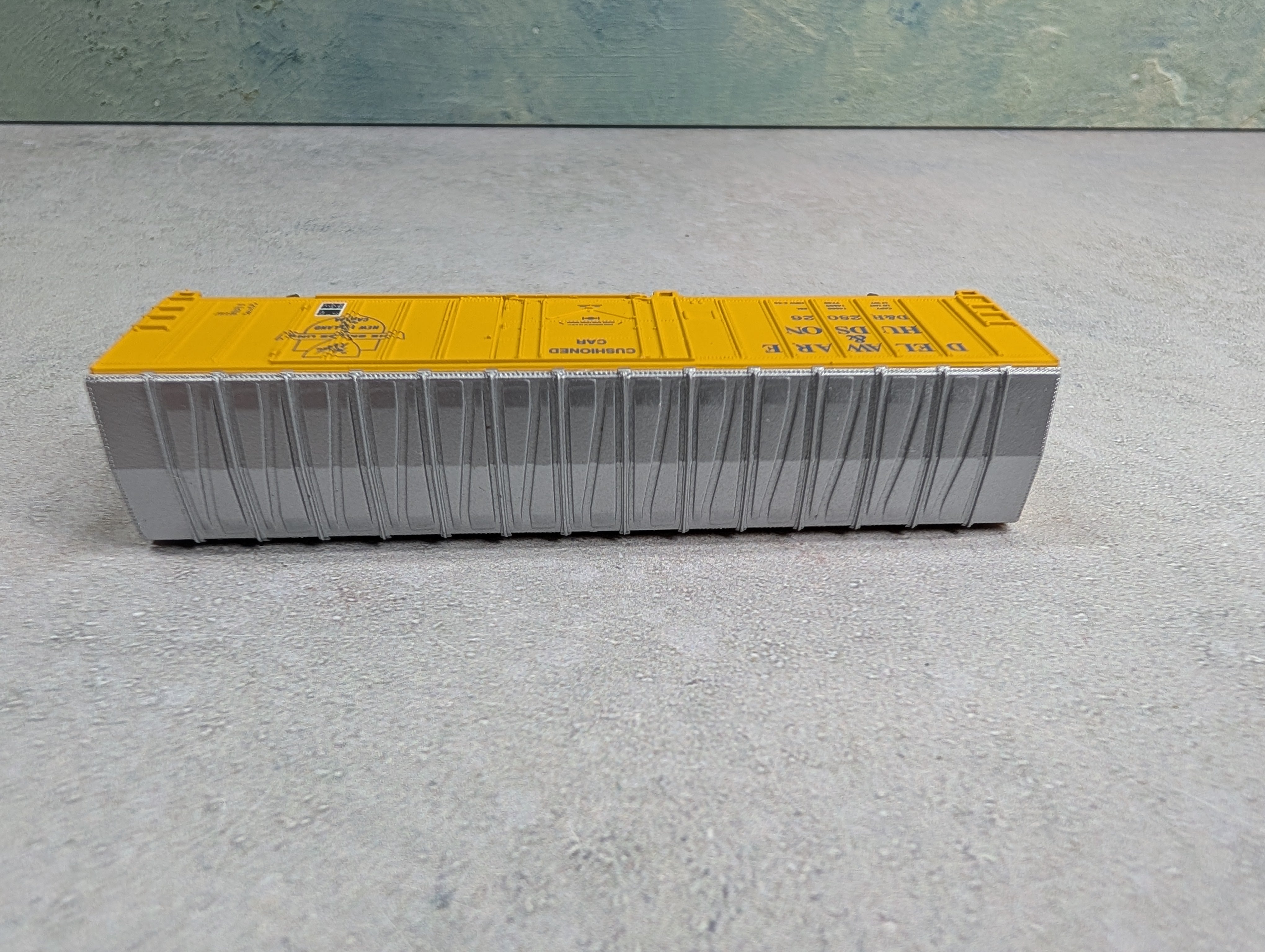 USED Walthers 932-8807 N Scale NA 50' Ext Post Box Car Delaware and Hudson D&H #28026