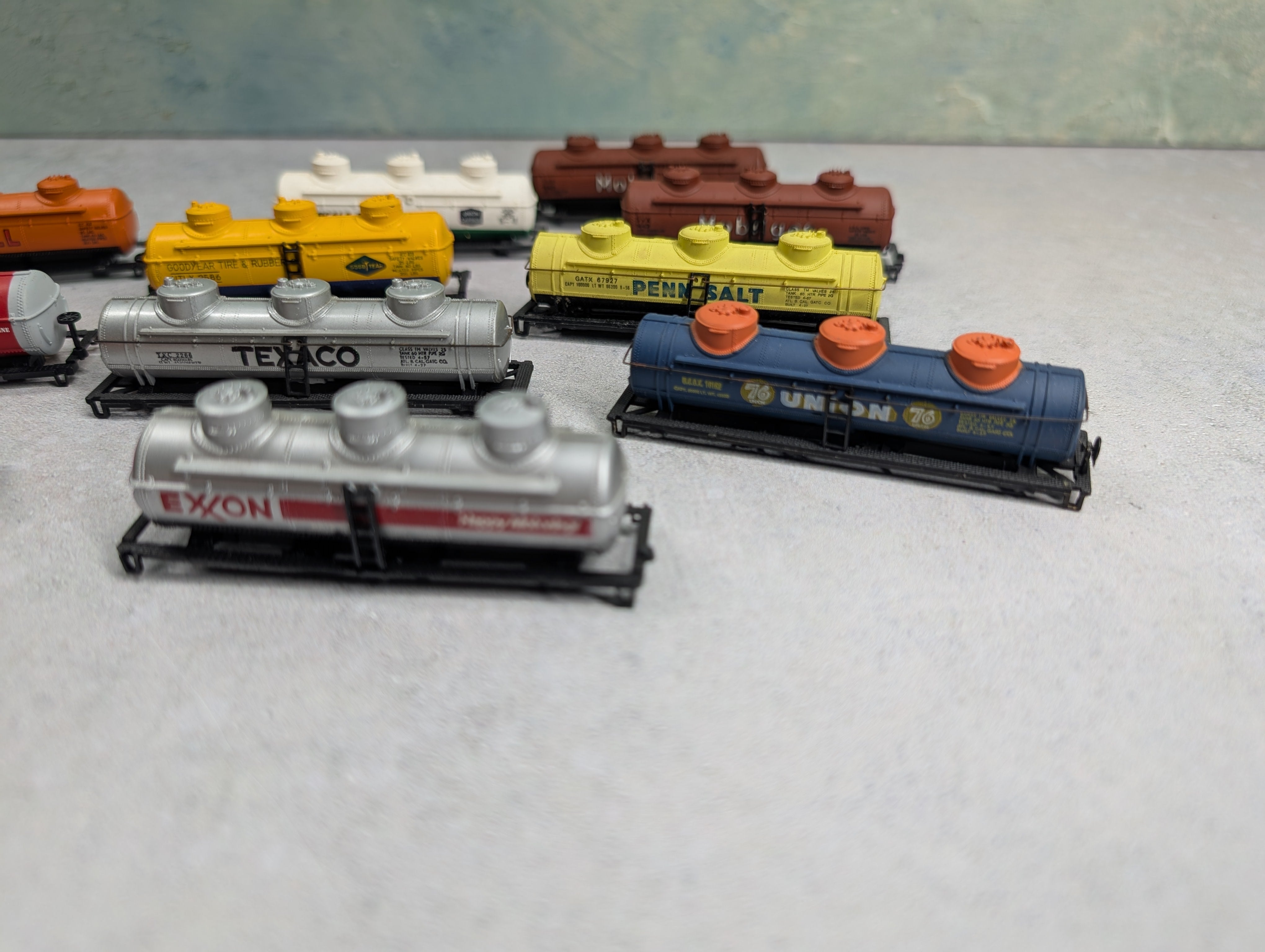 USED N Scale Lot of Tank Cars Exxon, Texaco, UTLX + more Parts/Repair (11 pcs)