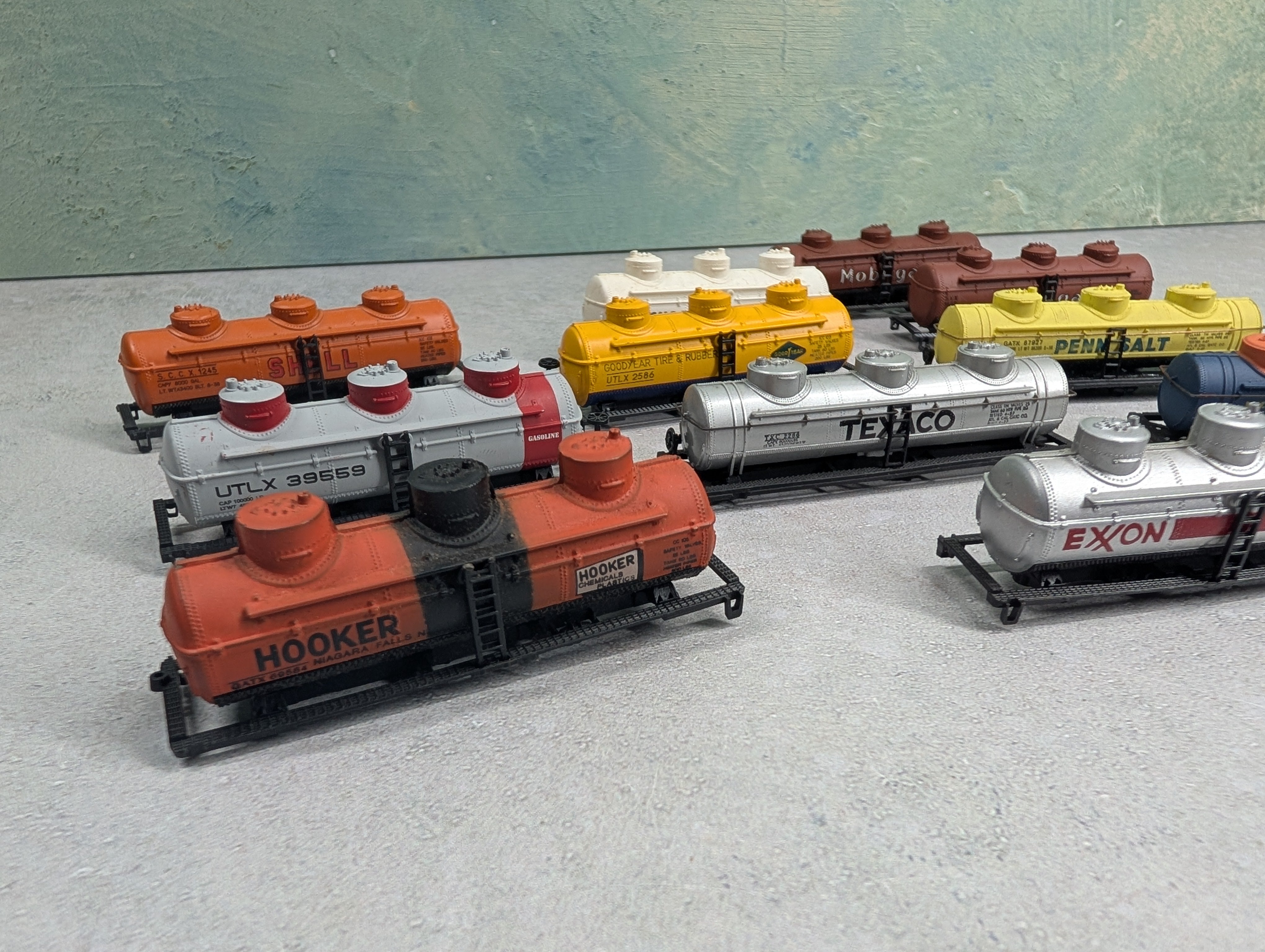 USED N Scale Lot of Tank Cars Exxon, Texaco, UTLX + more Parts/Repair (11 pcs)