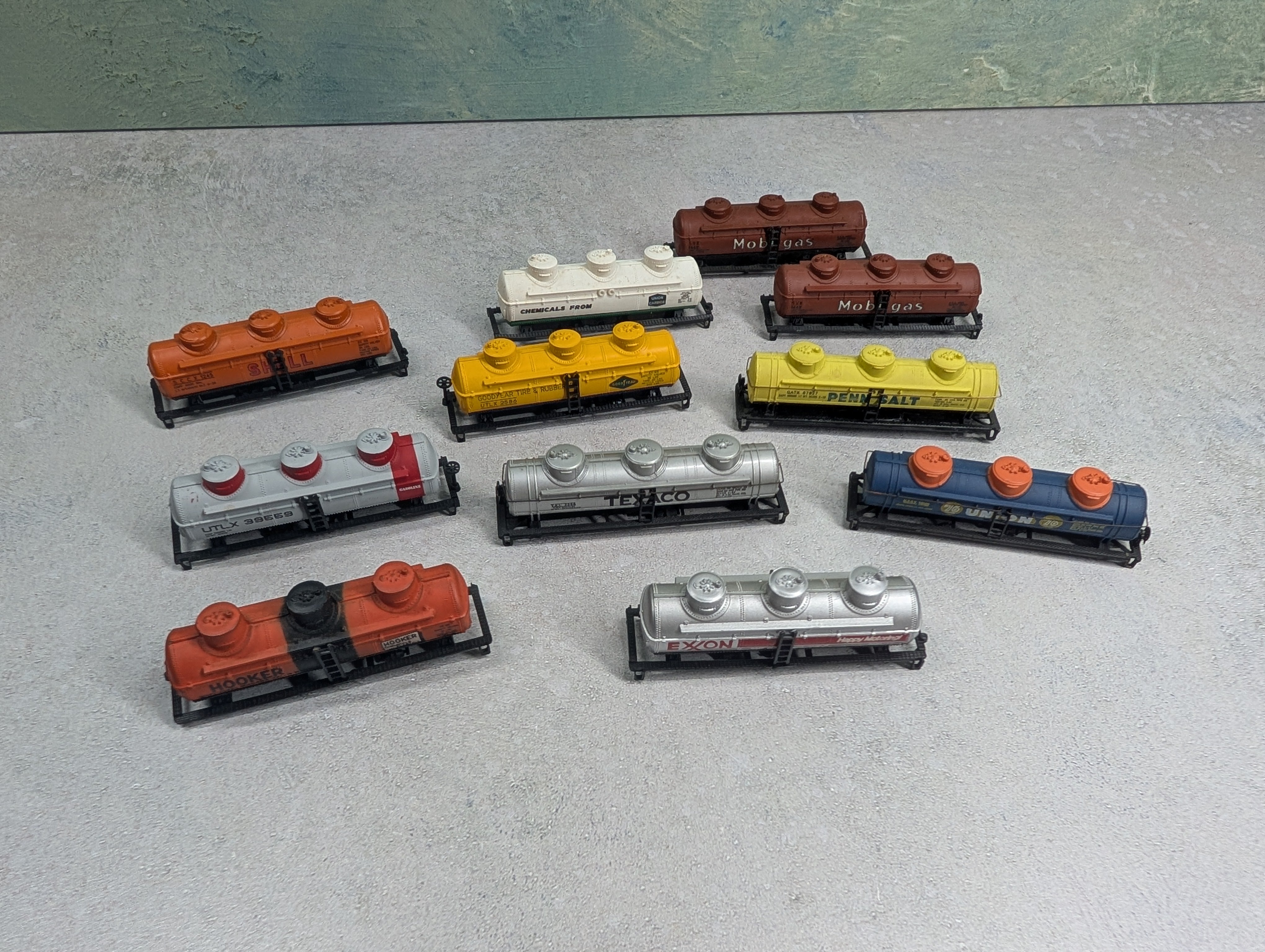 USED N Scale Lot of Tank Cars Exxon, Texaco, UTLX + more Parts/Repair (11 pcs)