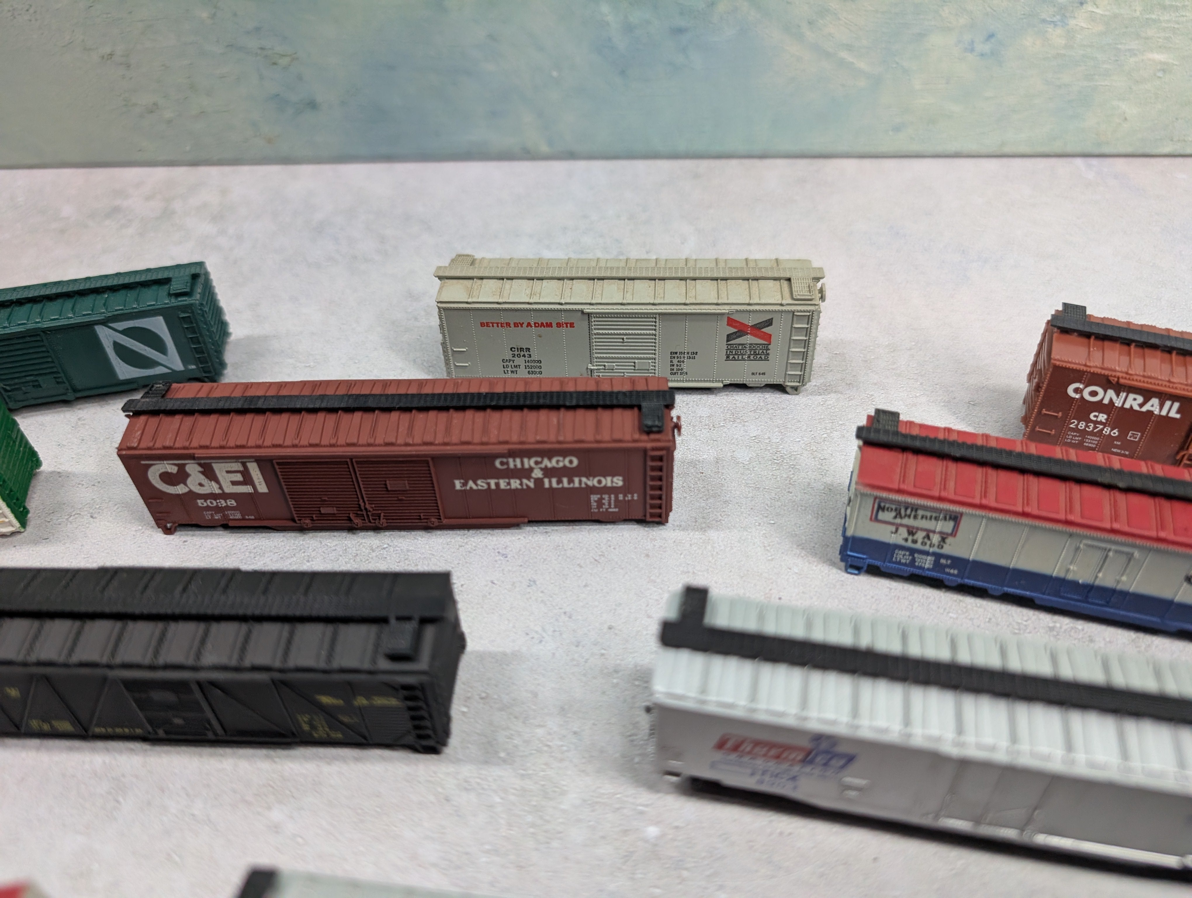 USED N Scale Large Lot of Box Cars LV, RI, Conrail +more Parts/Repair (18 pcs)
