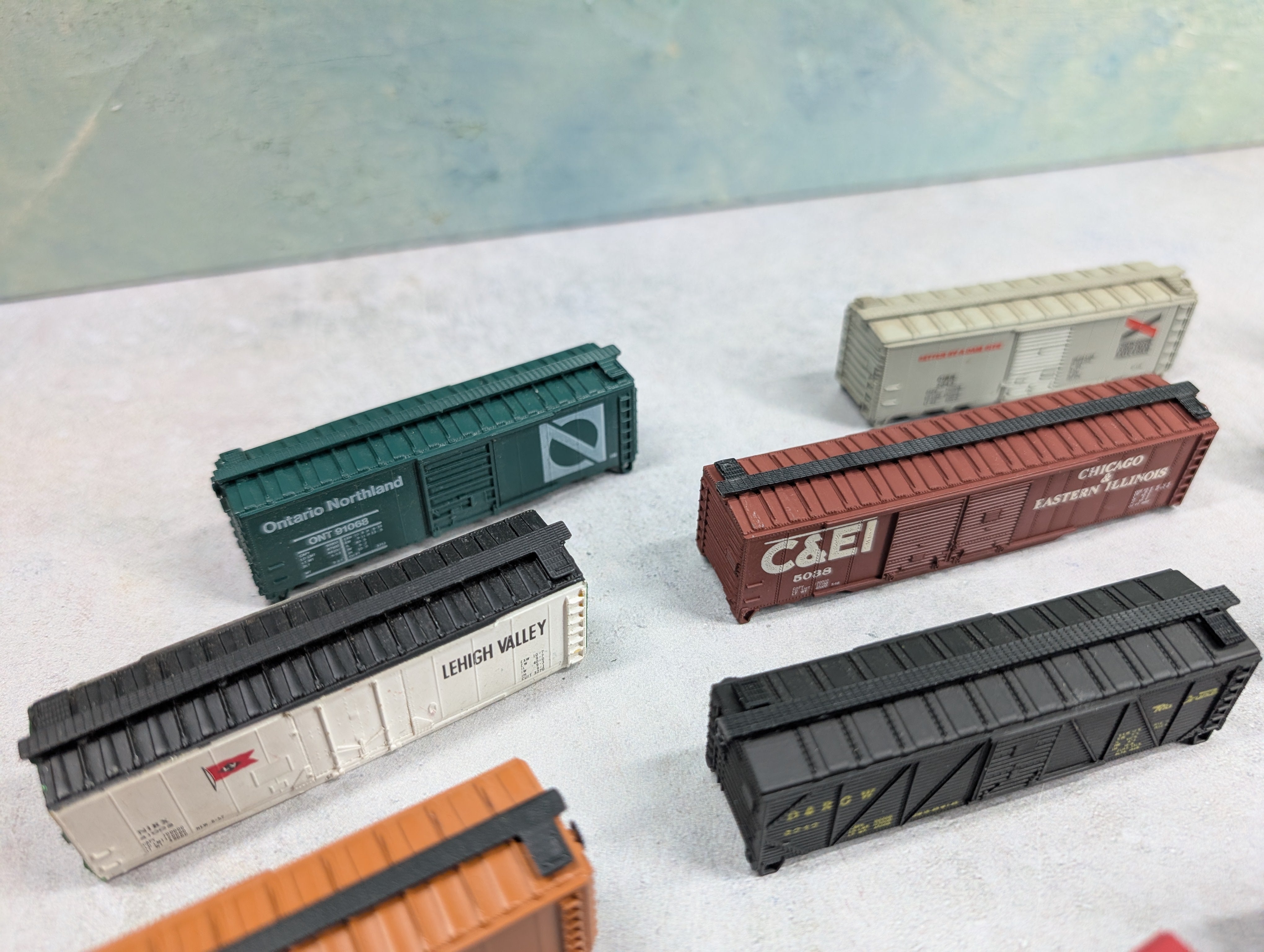 USED N Scale Large Lot of Box Cars LV, RI, Conrail +more Parts/Repair (18 pcs)