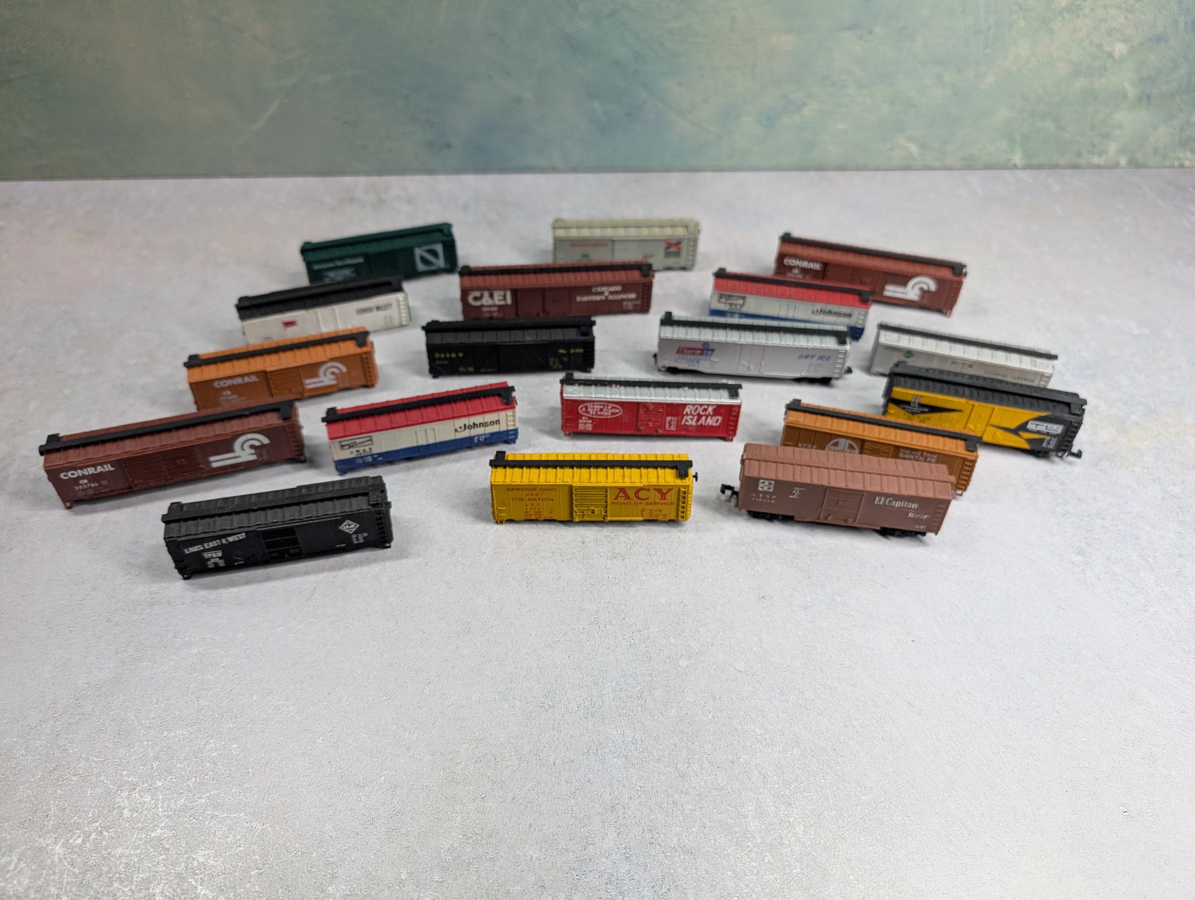 USED N Scale Large Lot of Box Cars LV, RI, Conrail +more Parts/Repair (18 pcs)