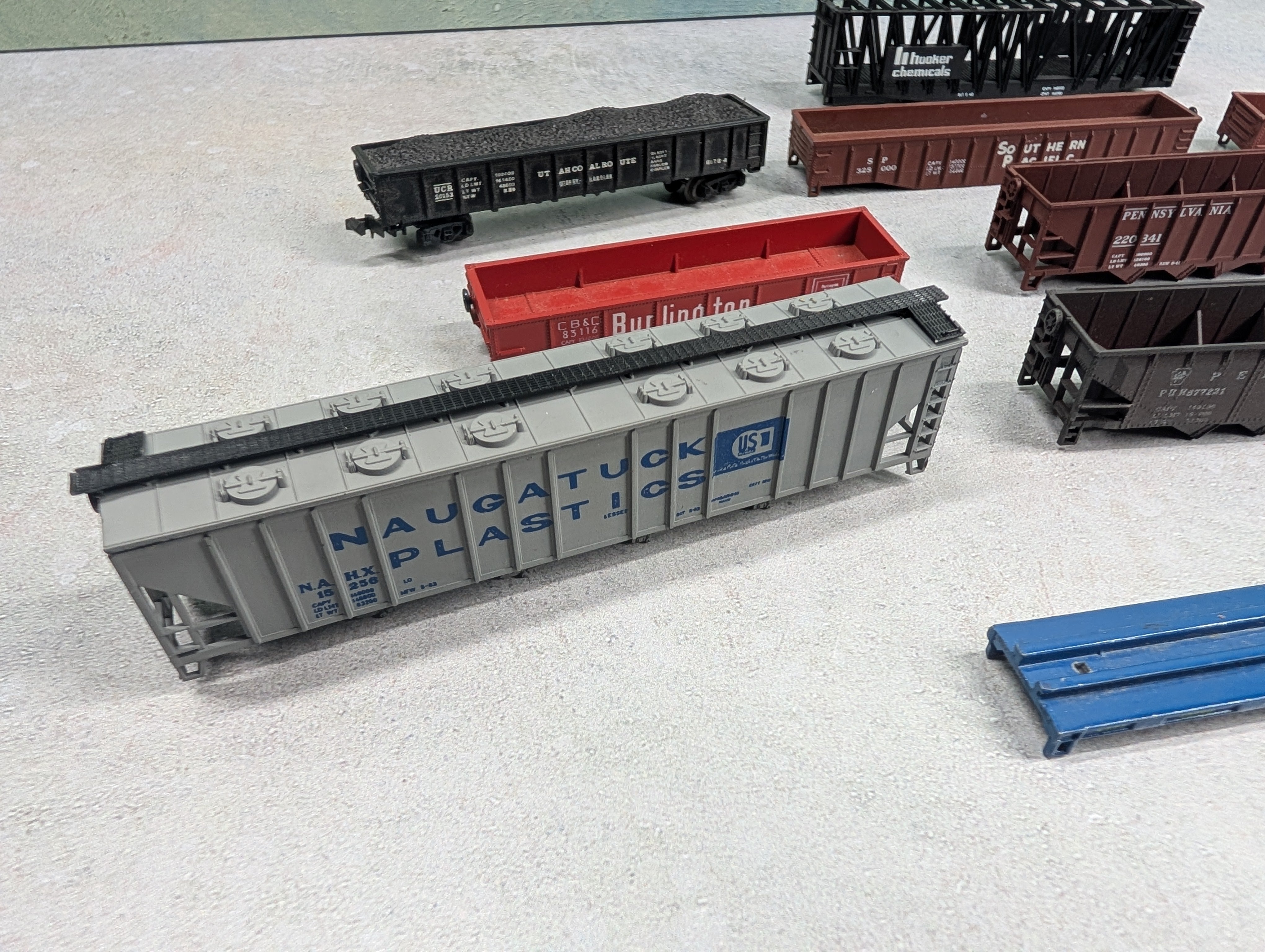 USED N Scale Lot of Hoppers, Gondolas & More CSX, PRR, SP, UP + more Parts/Repair (11 pcs)