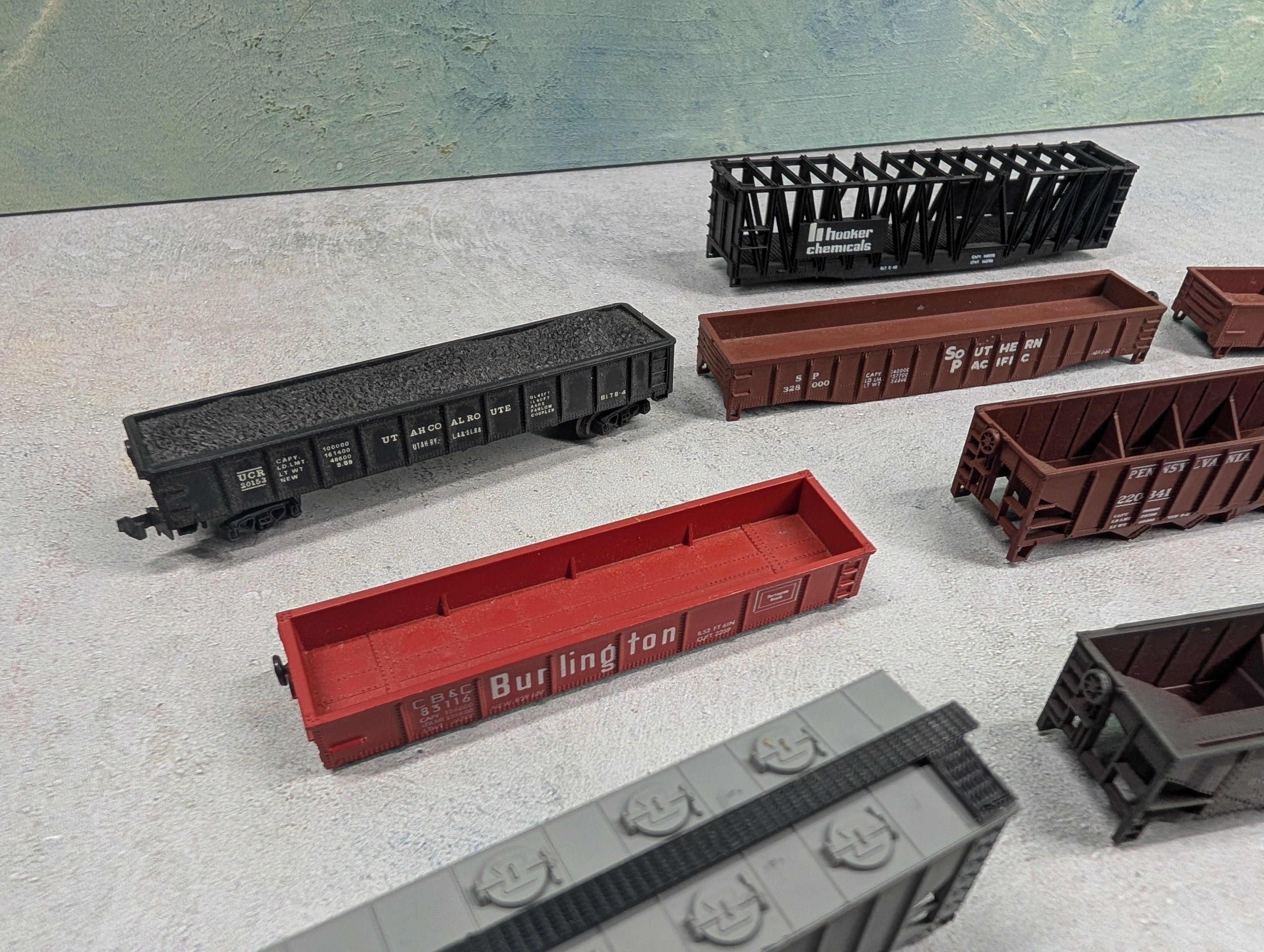USED N Scale Lot of Hoppers, Gondolas & More CSX, PRR, SP, UP + more Parts/Repair (11 pcs)