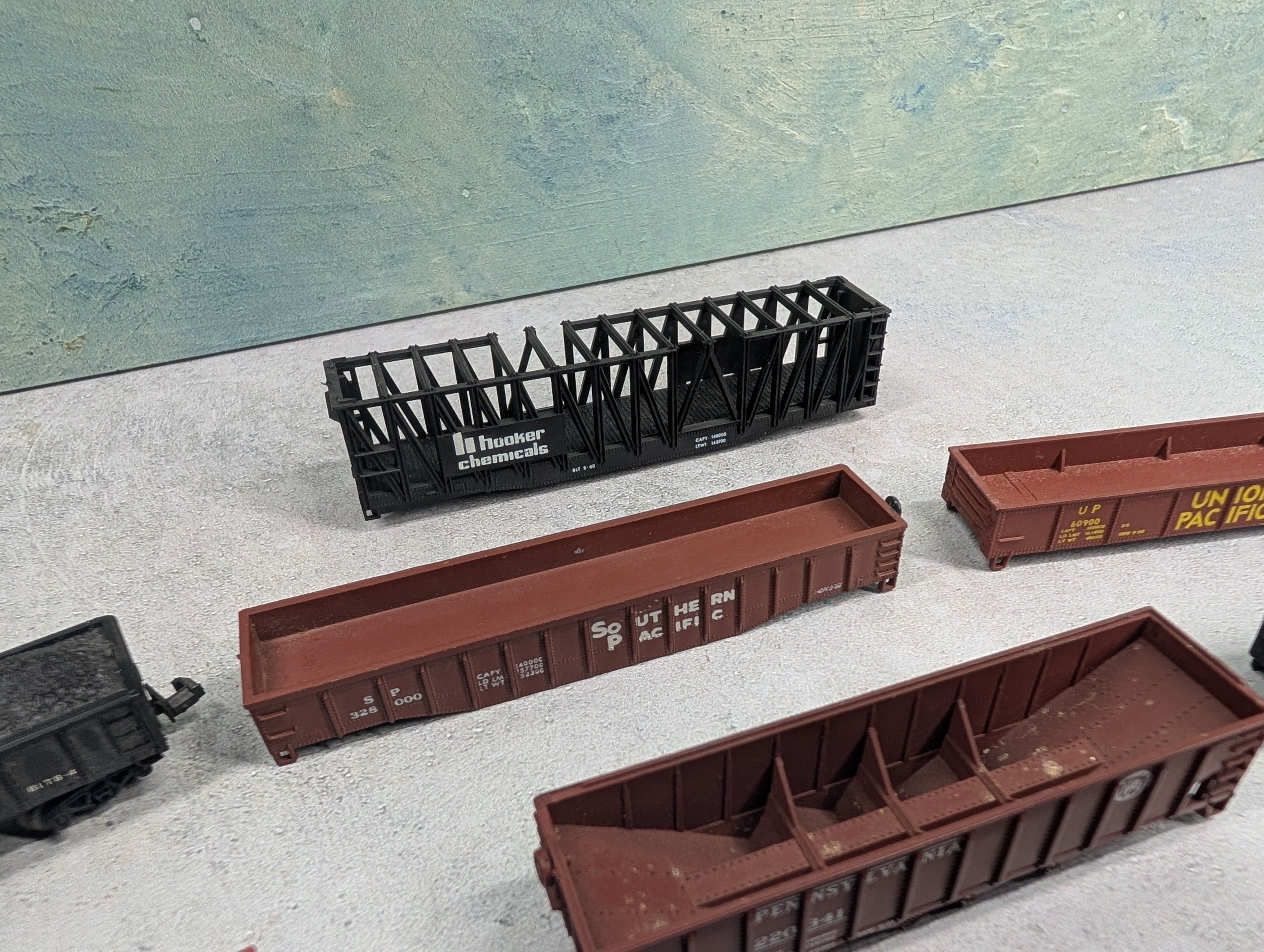 USED N Scale Lot of Hoppers, Gondolas & More CSX, PRR, SP, UP + more Parts/Repair (11 pcs)