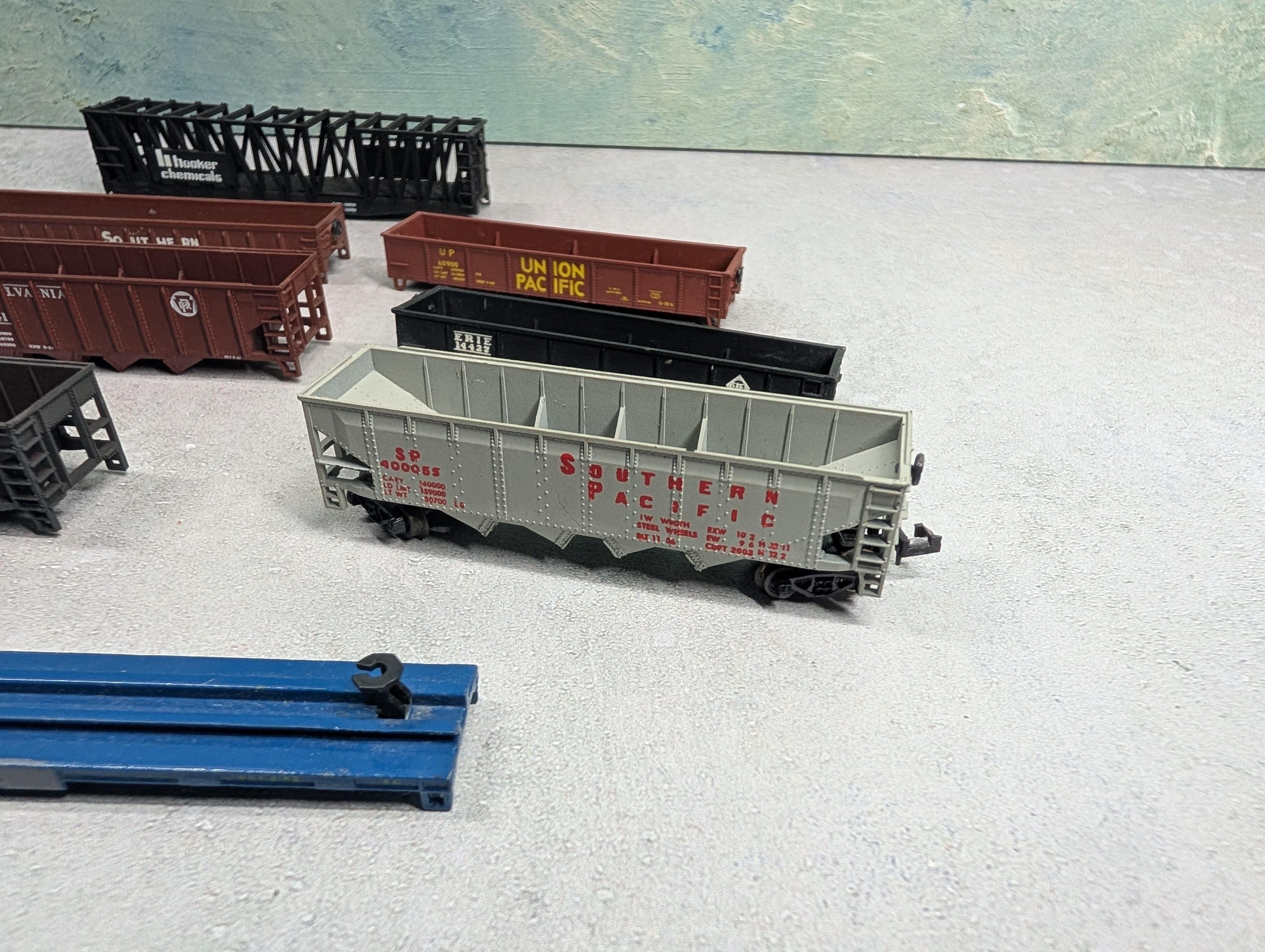 USED N Scale Lot of Hoppers, Gondolas & More CSX, PRR, SP, UP + more Parts/Repair (11 pcs)
