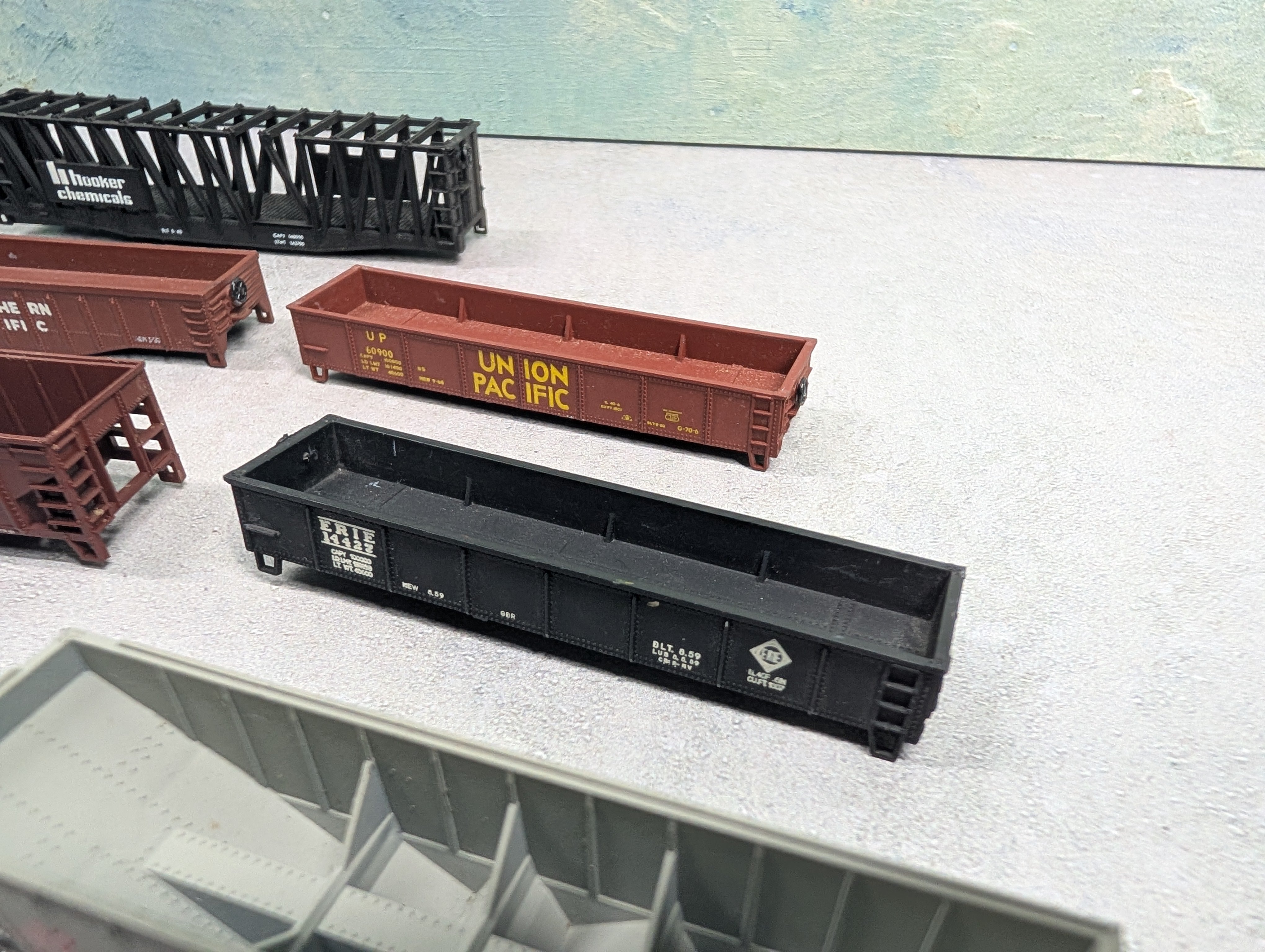 USED N Scale Lot of Hoppers, Gondolas & More CSX, PRR, SP, UP + more Parts/Repair (11 pcs)