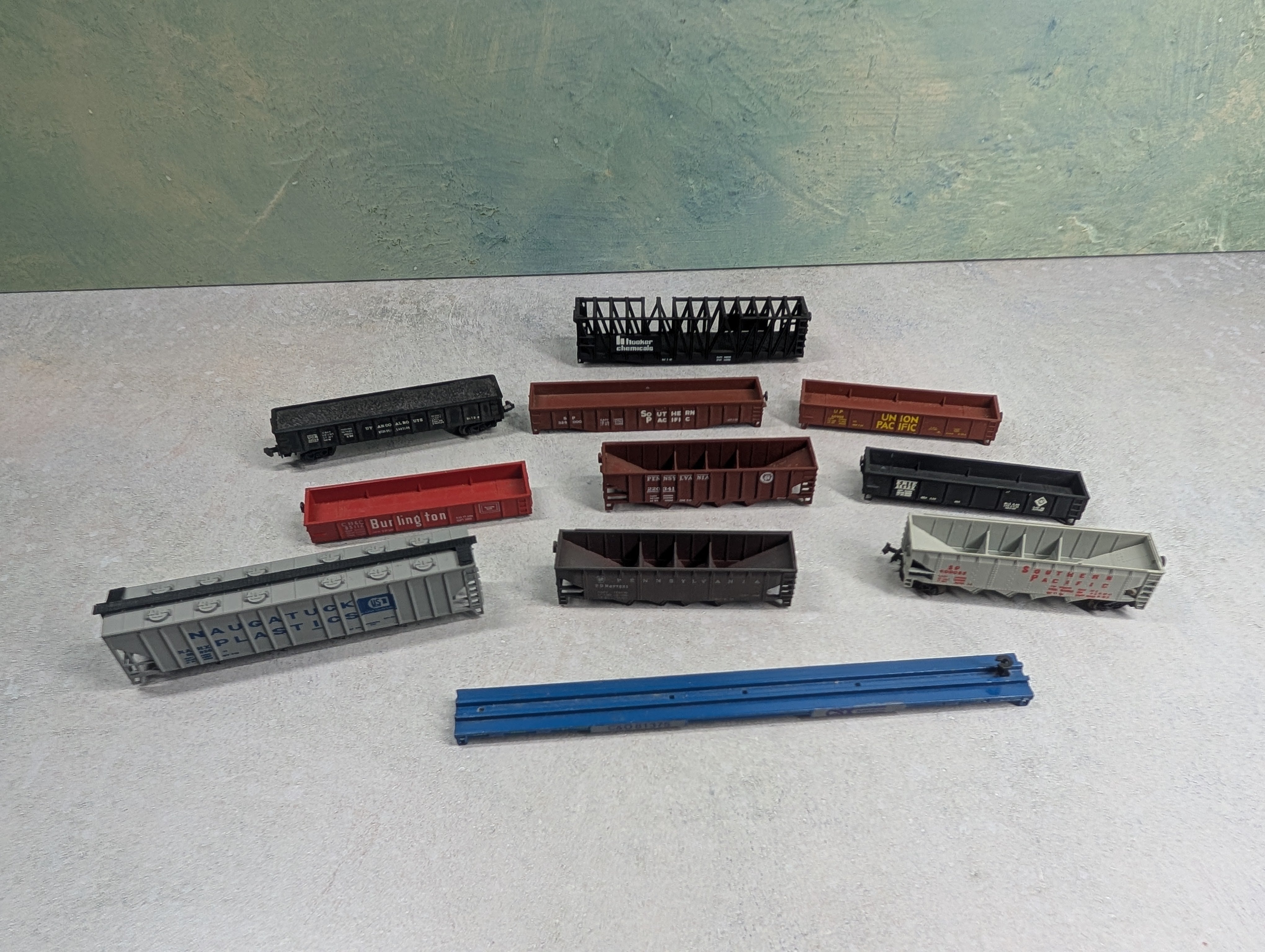 USED N Scale Lot of Hoppers, Gondolas & More CSX, PRR, SP, UP + more Parts/Repair (11 pcs)