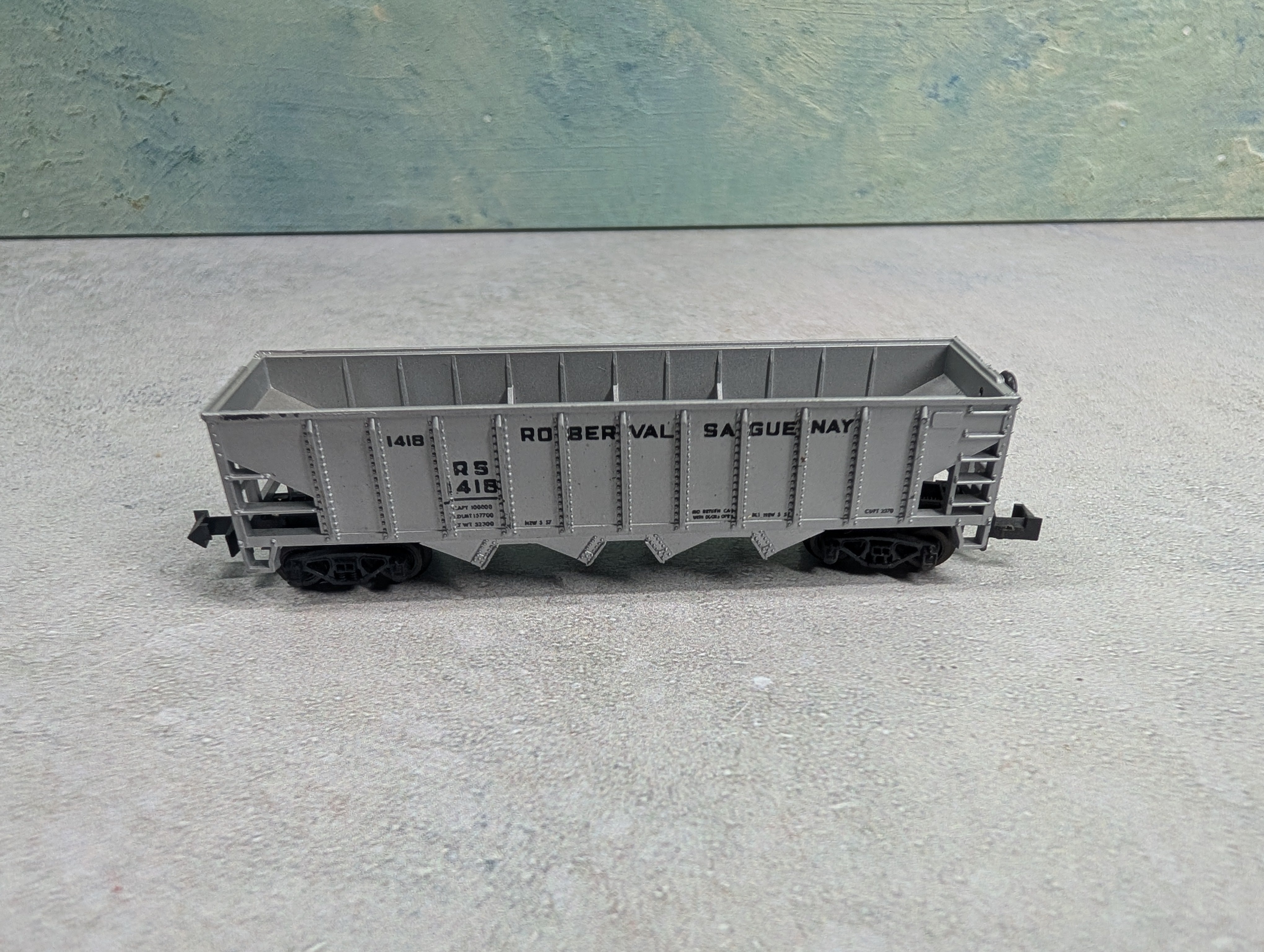 USED AHM N Scale Quad Hopper Roberval and Saguenay Railway RS #1418