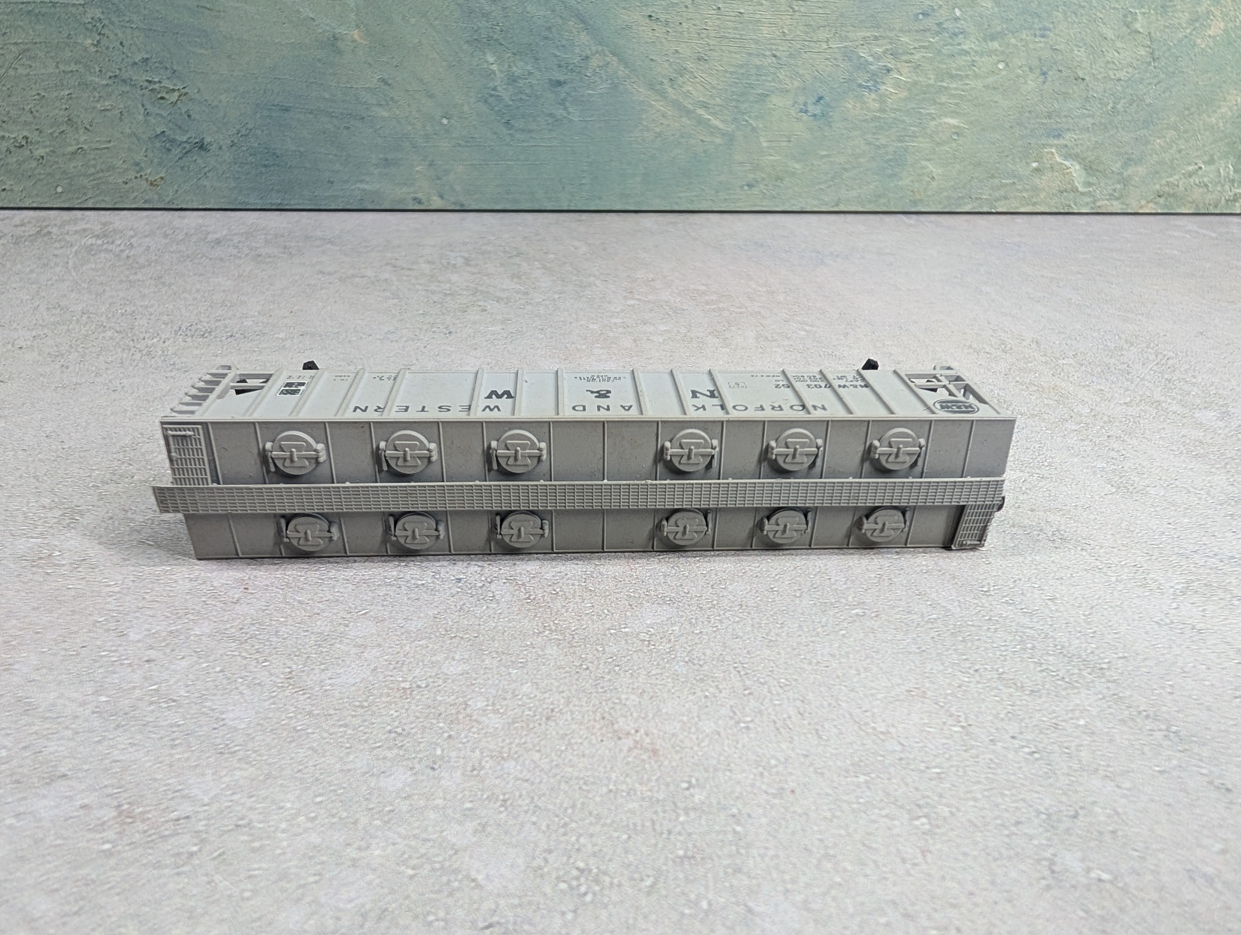 USED Con-Cor #1-001732 N Scale PS-2 52' Covered Hopper Norfolk & Western N&W #70352