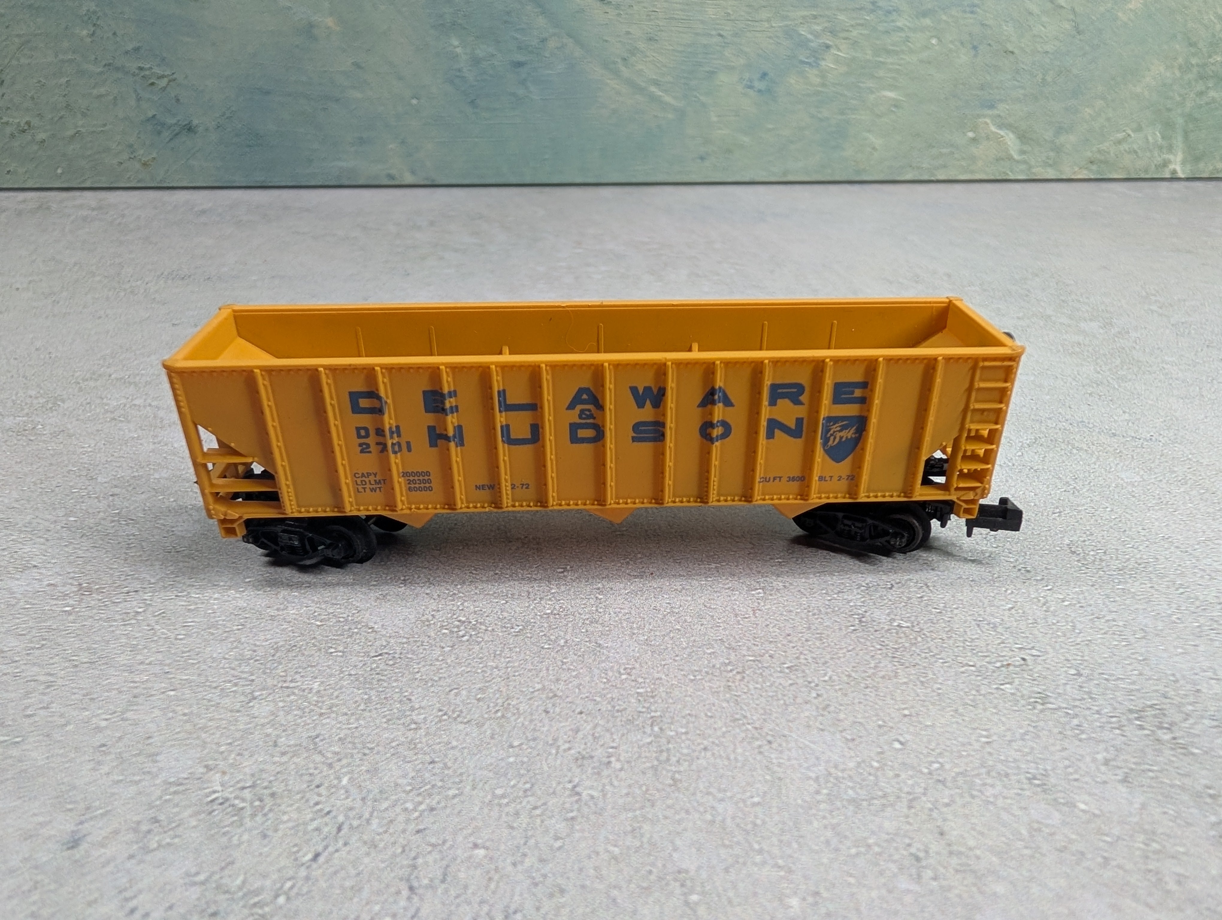 USED Bev-Bel 14006 N Scale 100 Ton Hopper Delaware and Hudson D&H #2701