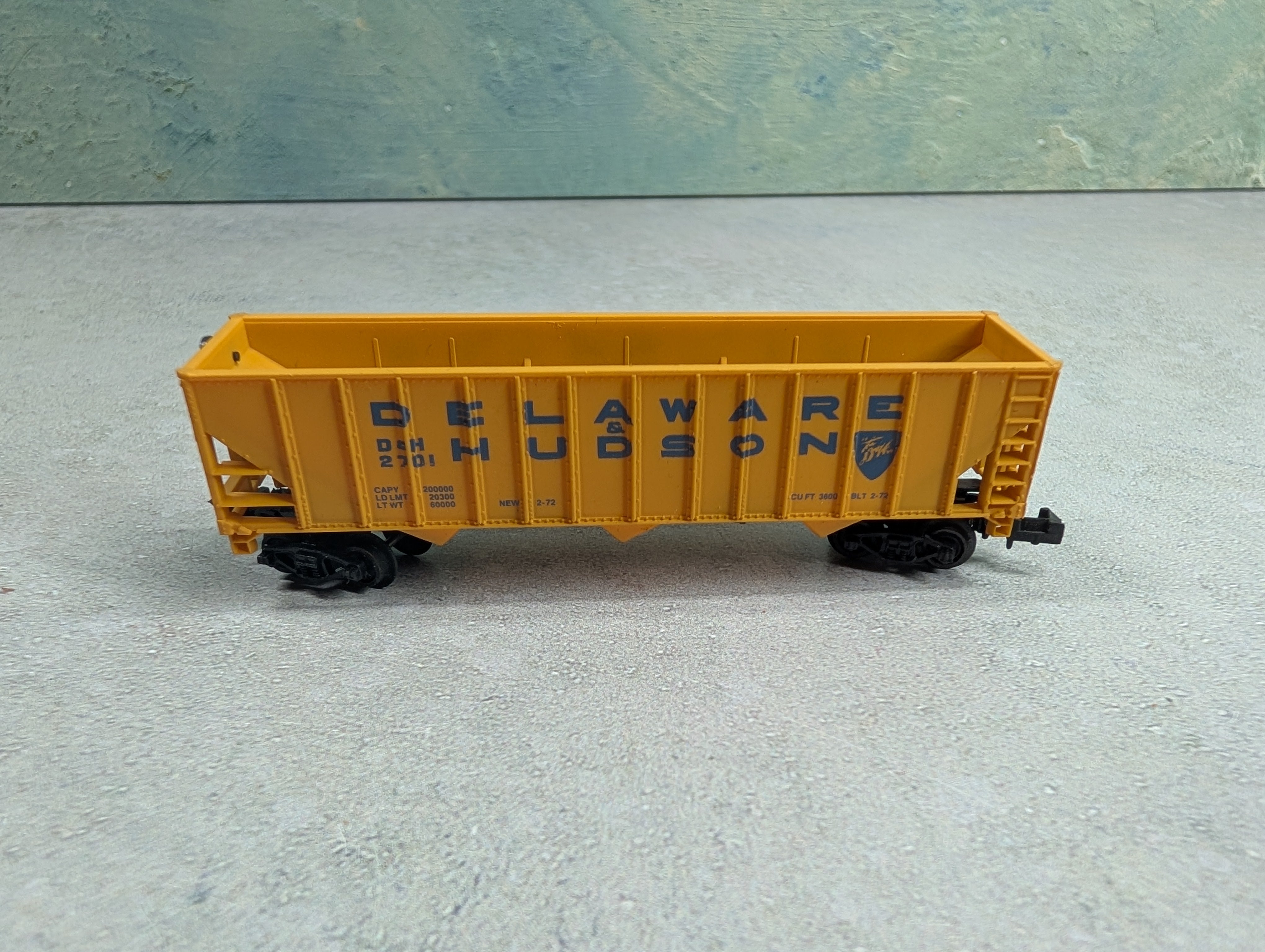 USED Bev-Bel 14006 N Scale 100 Ton Hopper Delaware and Hudson D&H #2701