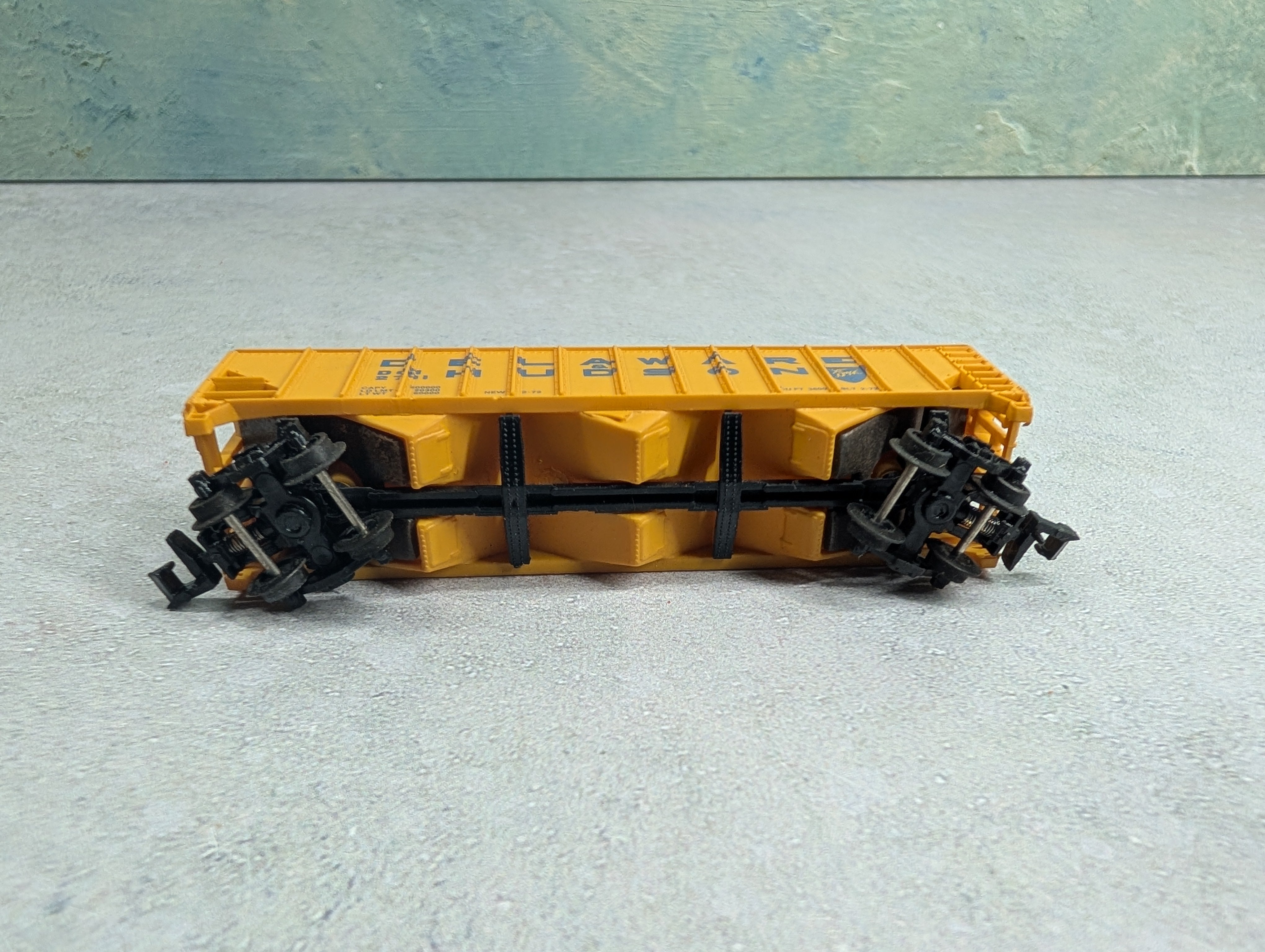 USED Bev-Bel 14006 N Scale 100 Ton Hopper Delaware and Hudson D&H #2701