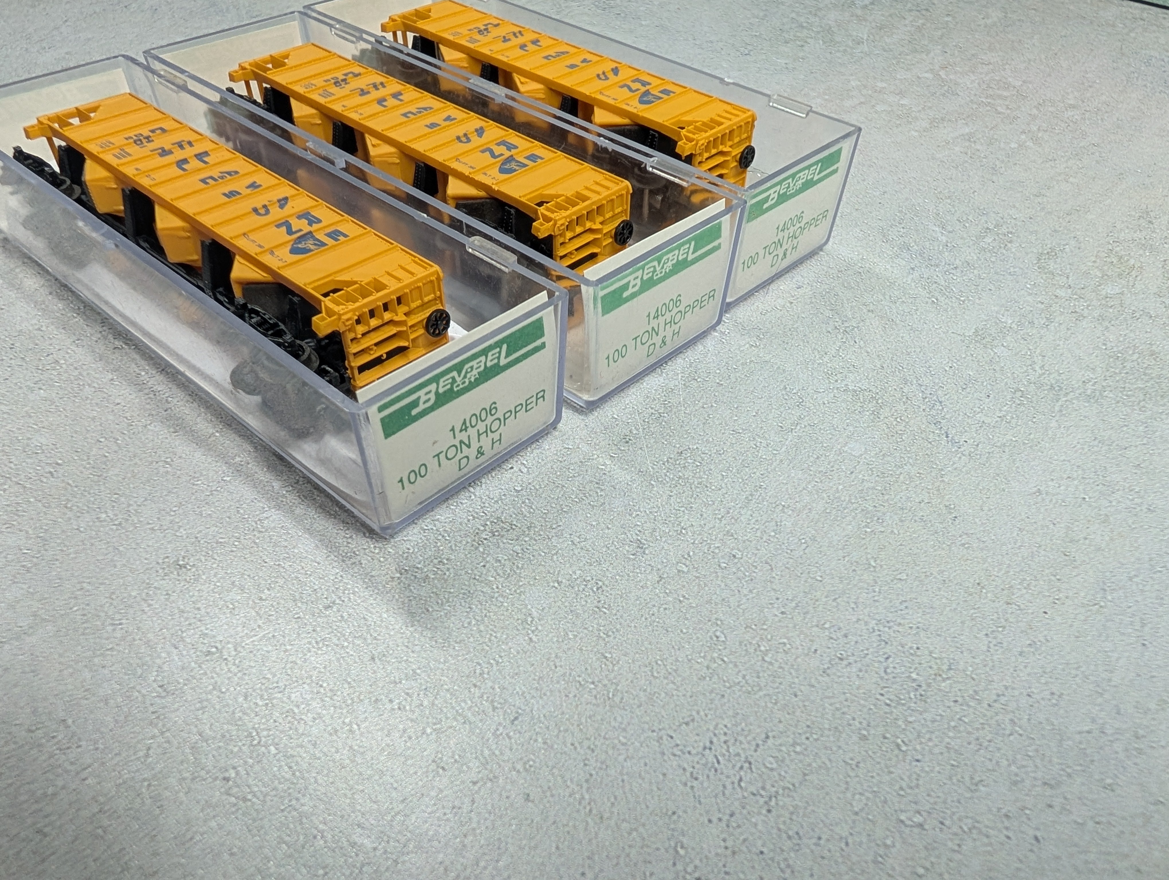 USED Bev-Bel 14006 N Scale Lot of 100 Ton Hoppers Delaware and Hudson D&H #2701 (3 pcs)