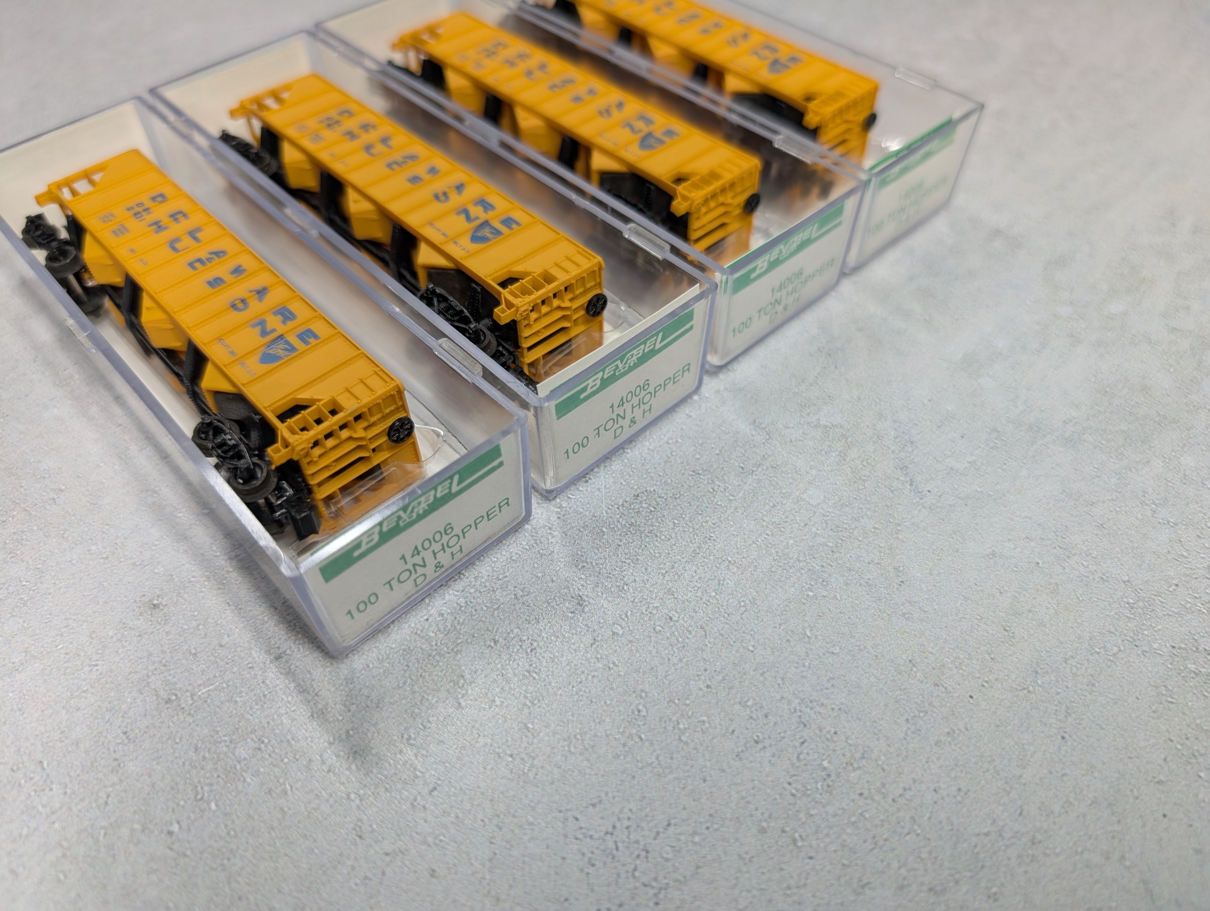 USED Bev-Bel 14006 N Scale Lot of 100 Ton Hoppers Delaware and Hudson D&H #2701 (4 pcs)