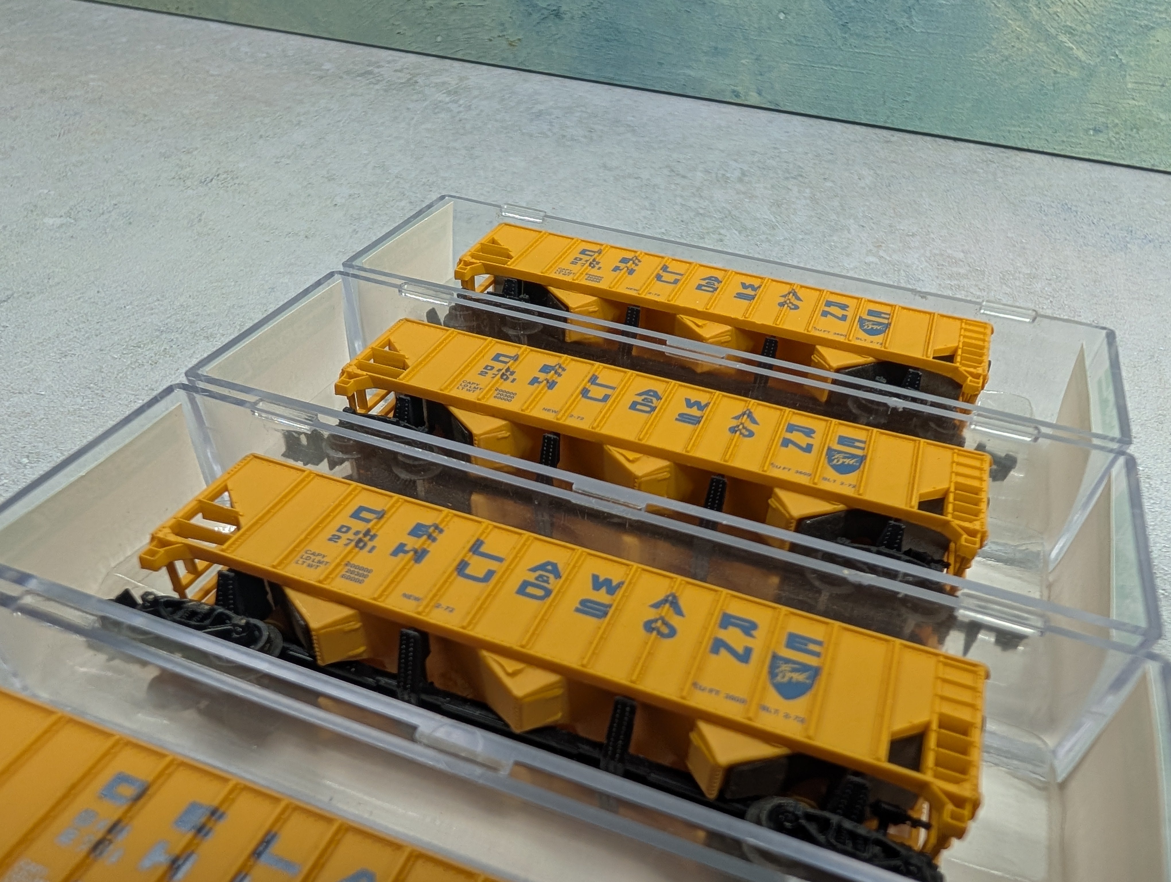 USED Bev-Bel 14006 N Scale Lot of 100 Ton Hoppers Delaware and Hudson D&H #2701 (4 pcs)