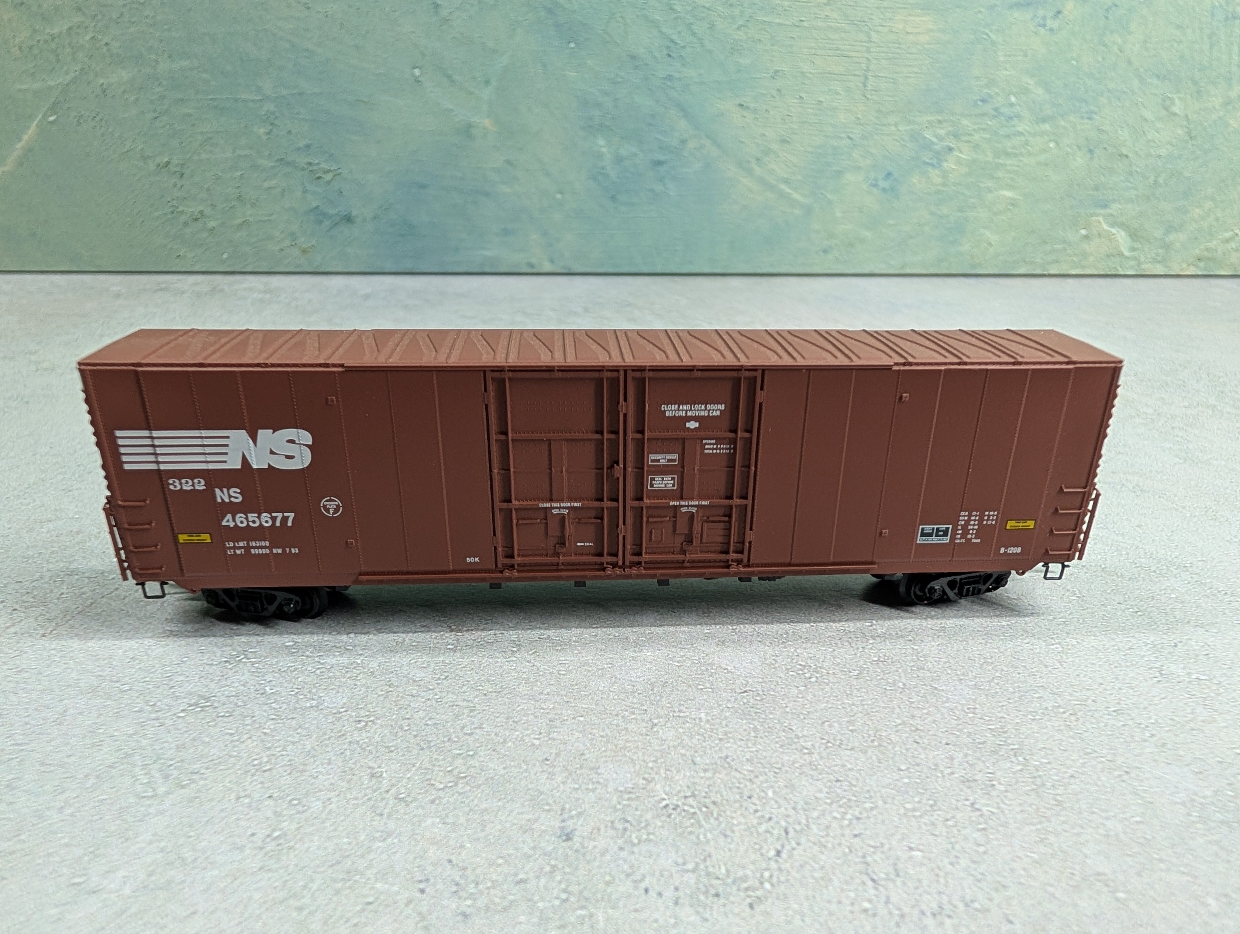 USED Micro-Trains 102070 N Scale 60' Box Car, Excess Height Norfolk Southern NS #465677