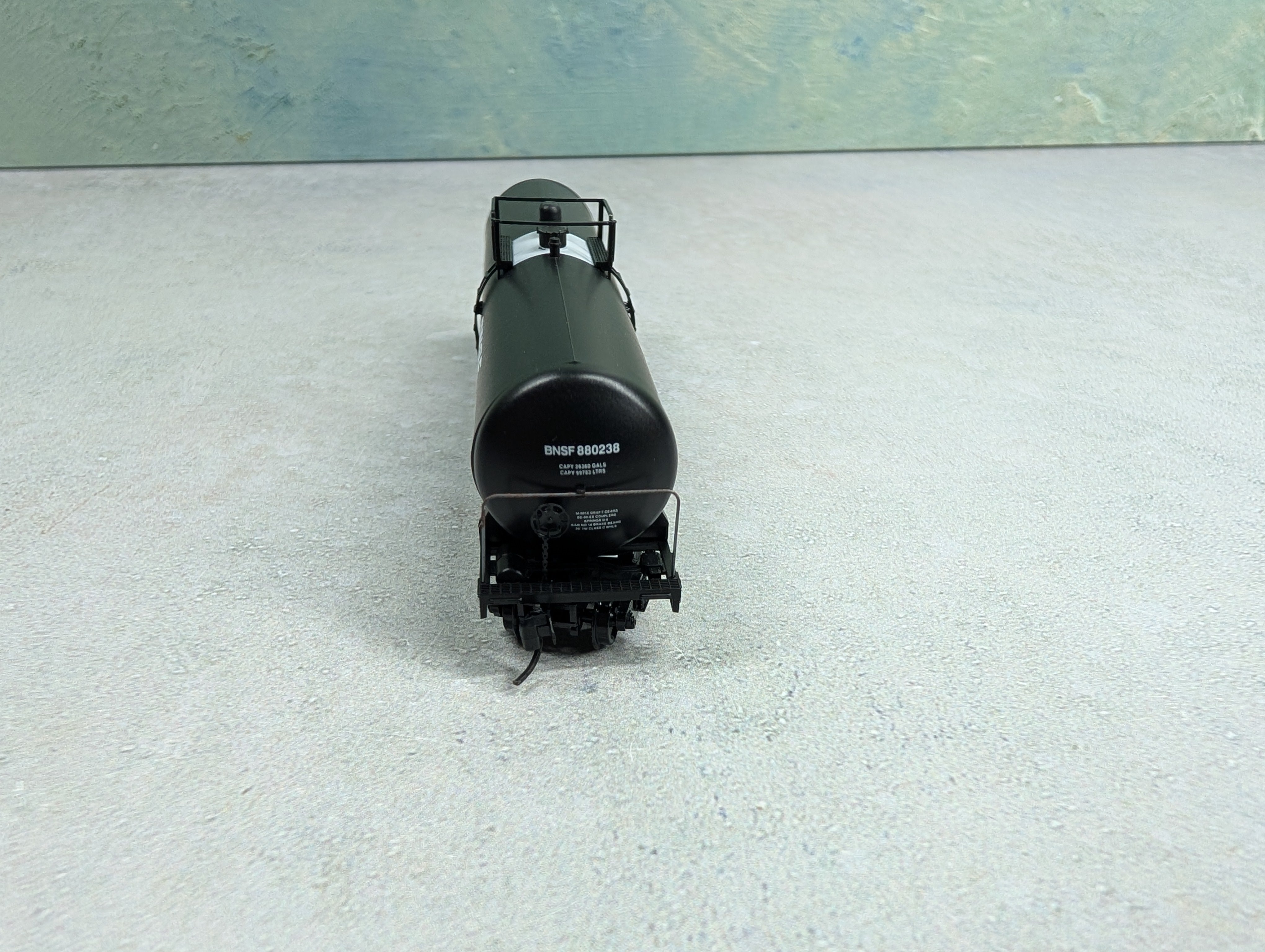 USED Micro-Trains 11000452 N Scale 56' General Service Tank Car BNSF #880238