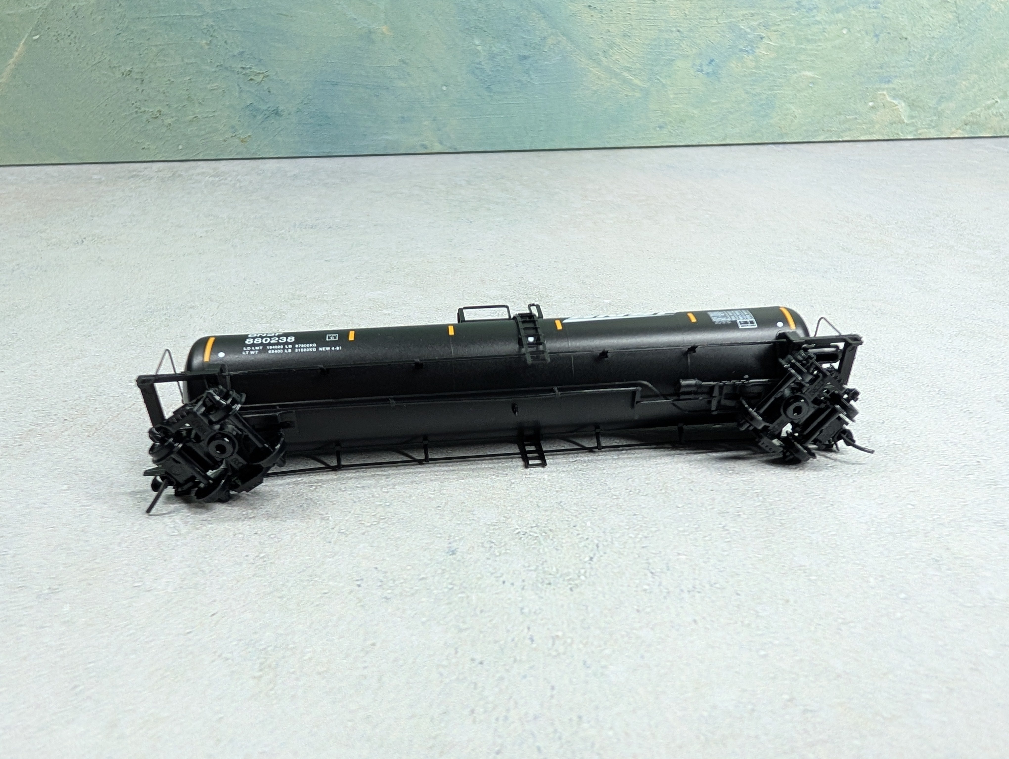USED Micro-Trains 11000452 N Scale 56' General Service Tank Car BNSF #880238