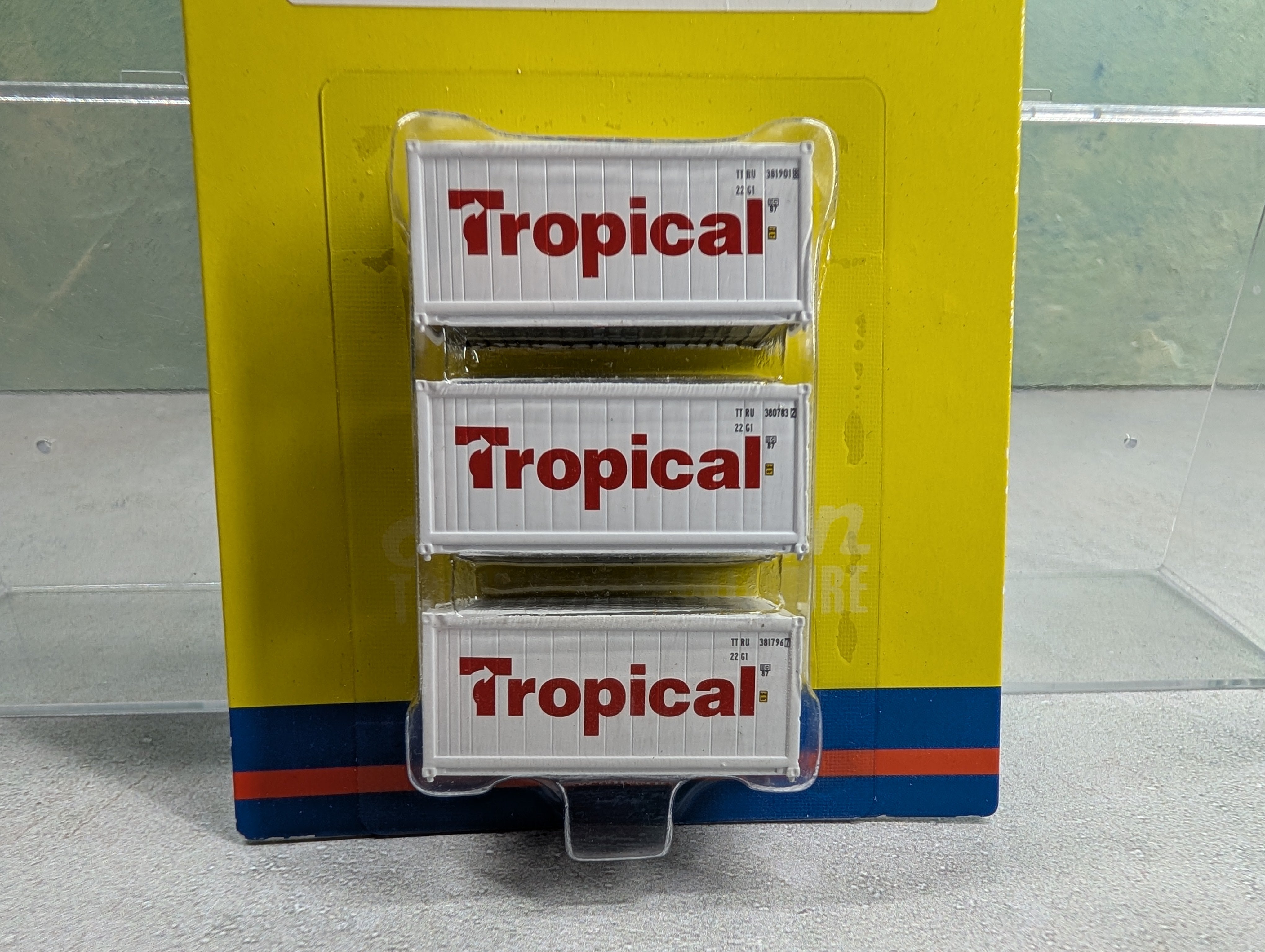 Athearn ATH17729 N Scale 20' Reefer Container Tropical (3 pcs)