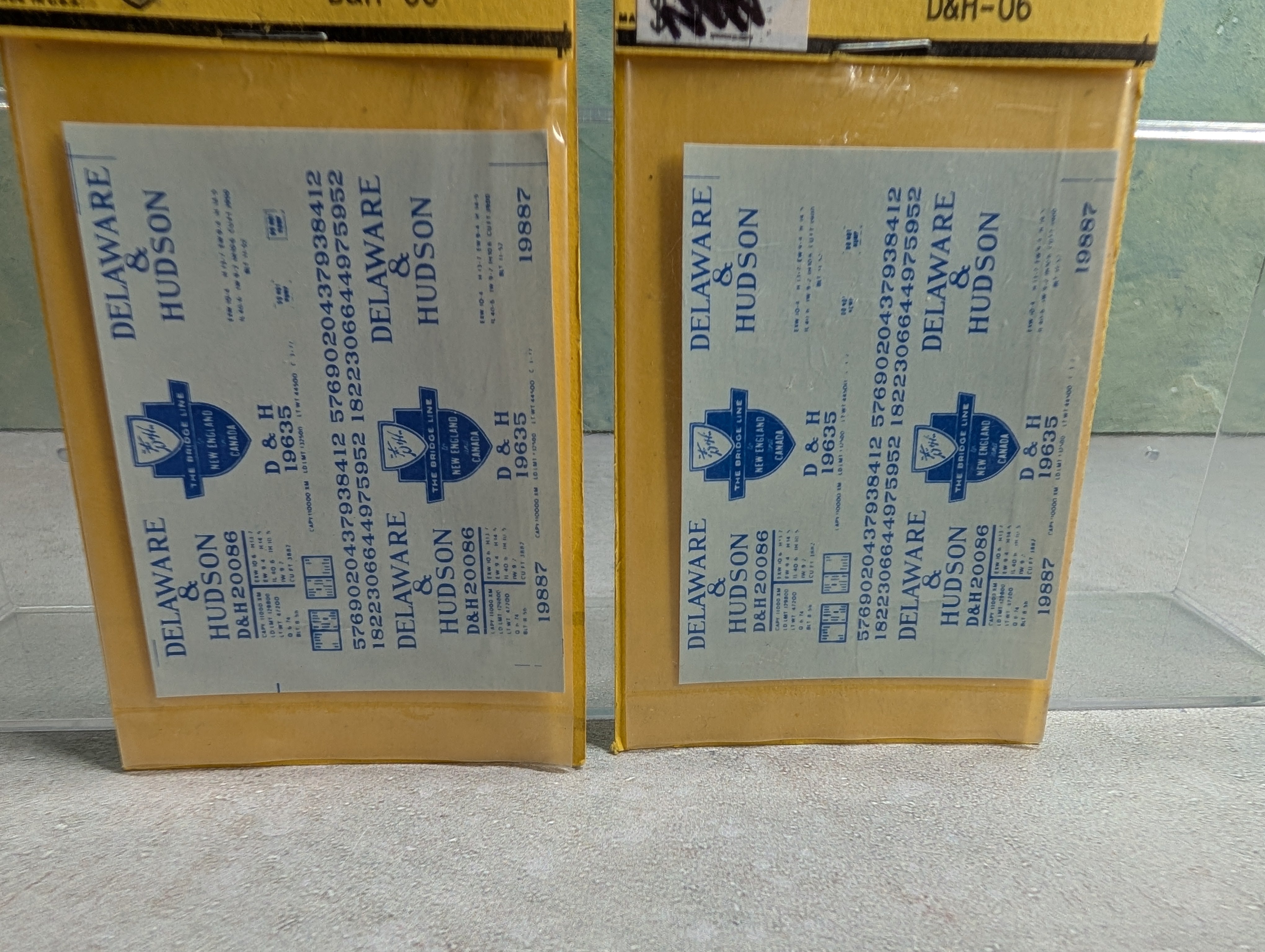 Northeast Decals D&H-06 N Scale Box Car Decals Delaware and Hudson (2 pcs)