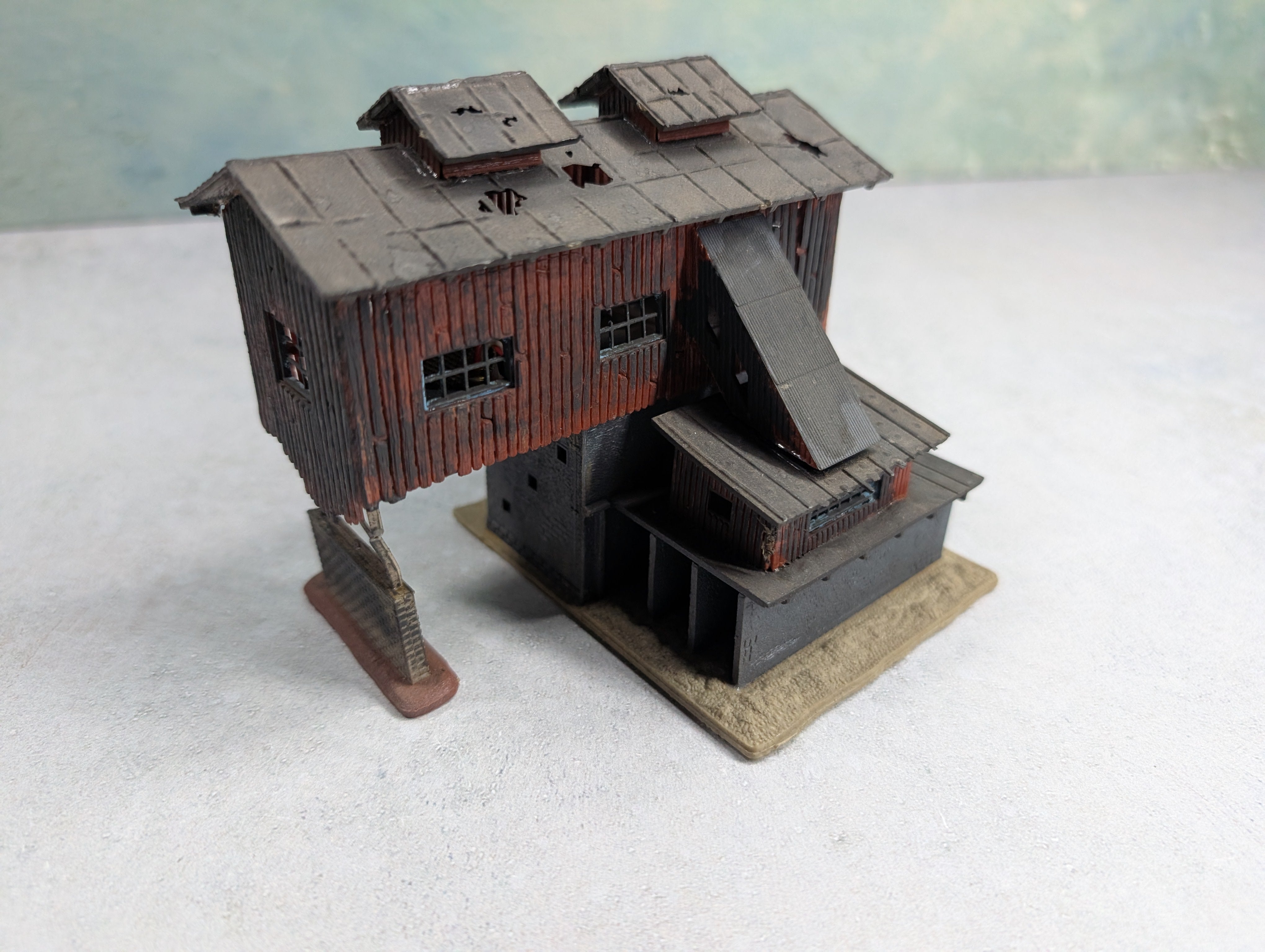 USED N Scale Abandoned Coaling Station, Weathered