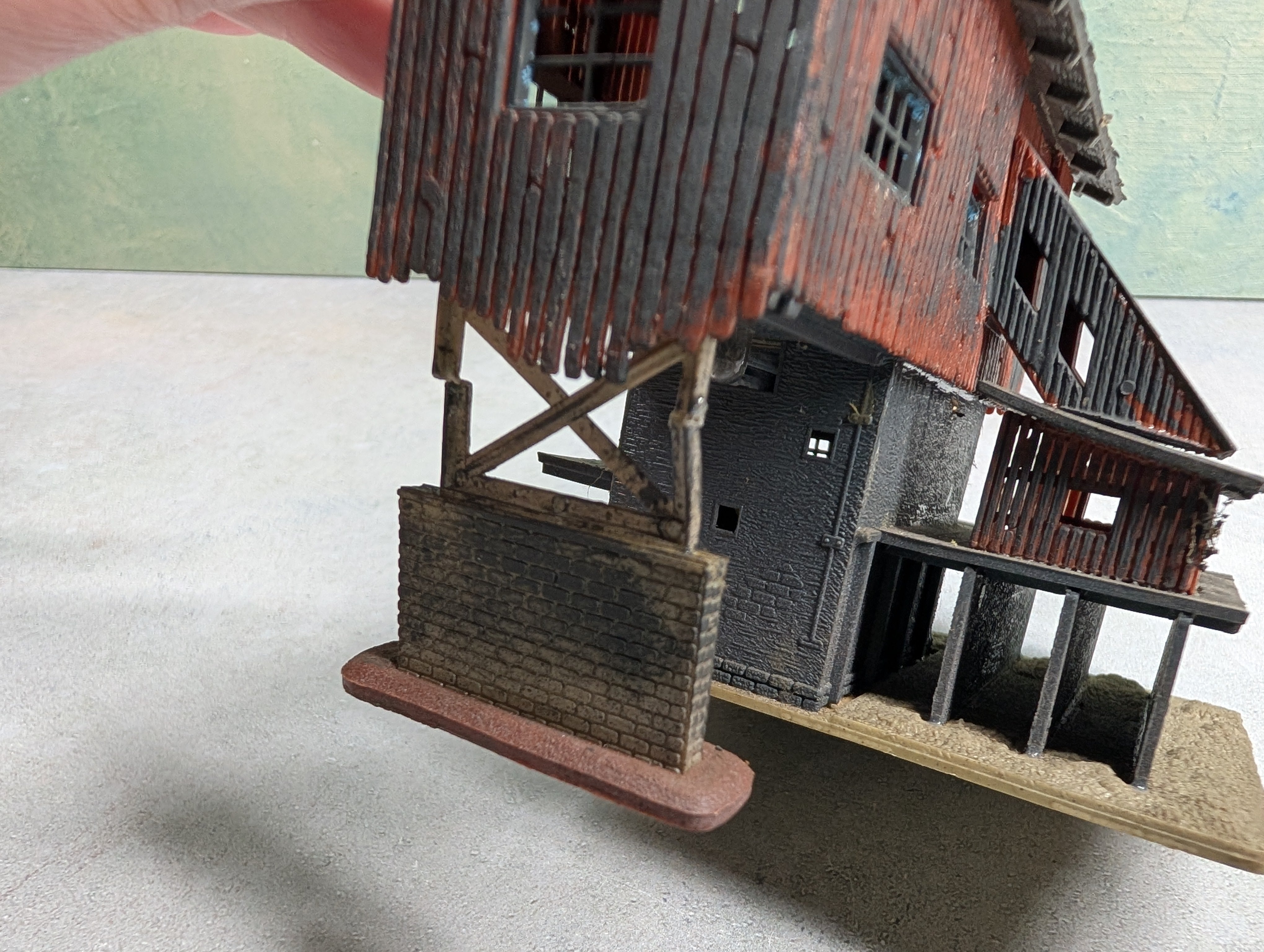 USED N Scale Abandoned Coaling Station, Weathered